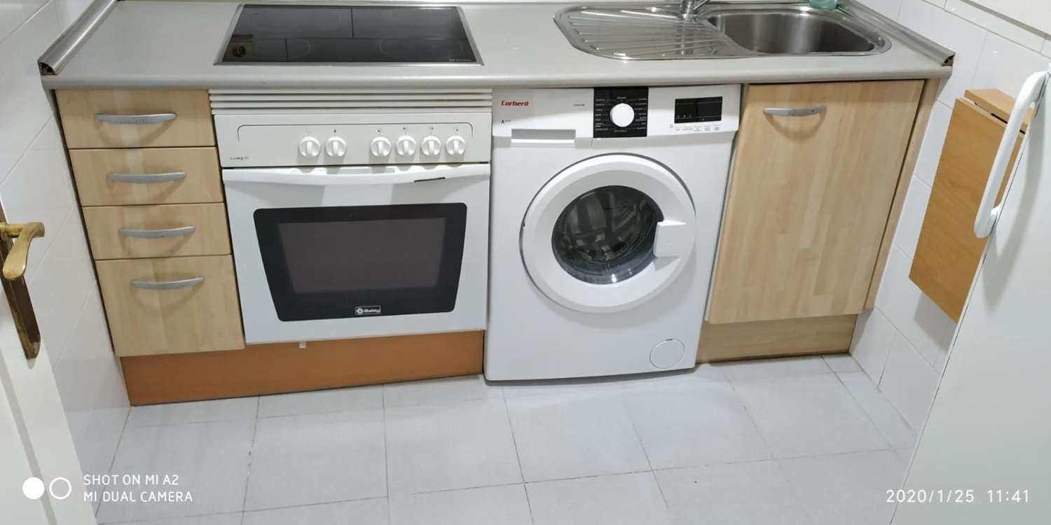 SE ALQUILA DESDE 1 DE DICIEMBRE 2025  POR 11 MESES PRORROGABLES BONITO APARTAMENTO CON VISTAS AL MAR EN BENALMADENA