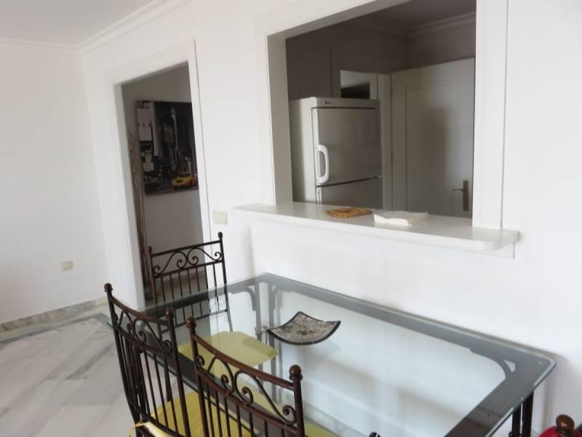 SE ALQUILA DESDE 1 DE DICIEMBRE 2025  POR 11 MESES PRORROGABLES BONITO APARTAMENTO CON VISTAS AL MAR EN BENALMADENA