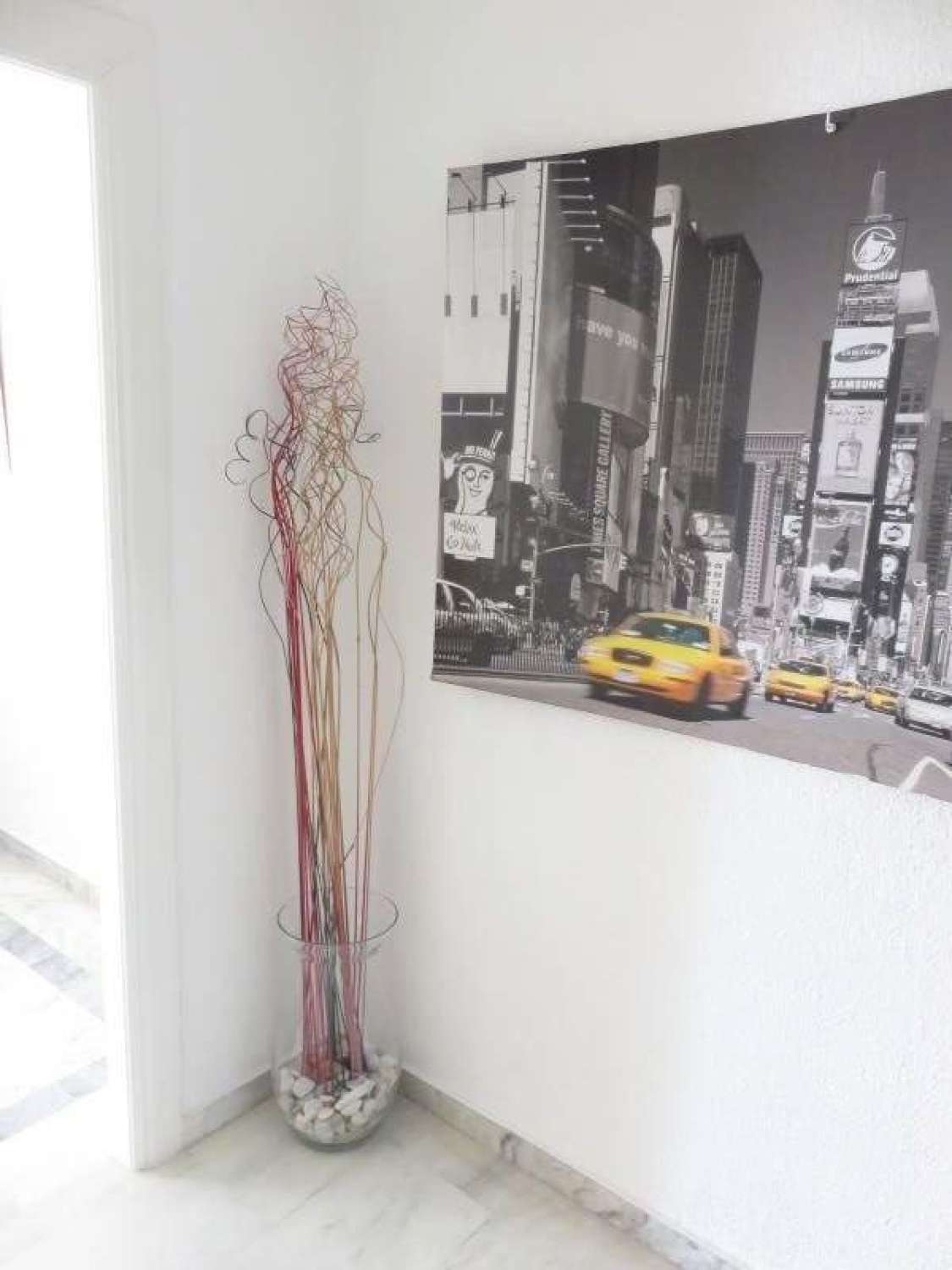 SE ALQUILA DESDE 1 DE DICIEMBRE 2025  POR 11 MESES PRORROGABLES BONITO APARTAMENTO CON VISTAS AL MAR EN BENALMADENA