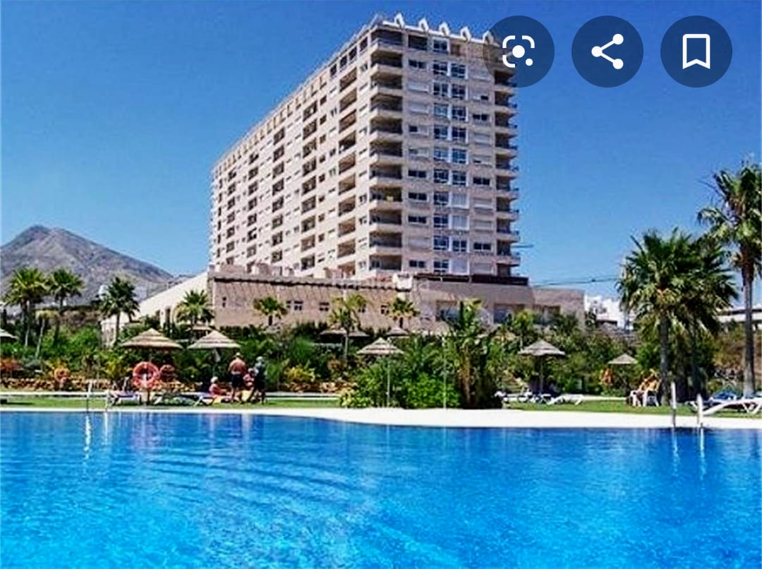 SE ALQUILA DESDE 1 DE DICIEMBRE 2025  POR 11 MESES PRORROGABLES BONITO APARTAMENTO CON VISTAS AL MAR EN BENALMADENA