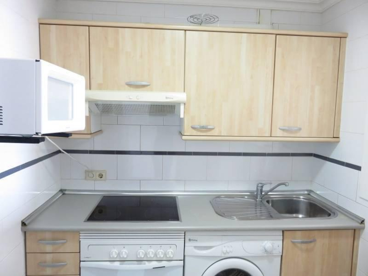 SE ALQUILA DESDE 1 DE DICIEMBRE 2025  POR 11 MESES PRORROGABLES BONITO APARTAMENTO CON VISTAS AL MAR EN BENALMADENA