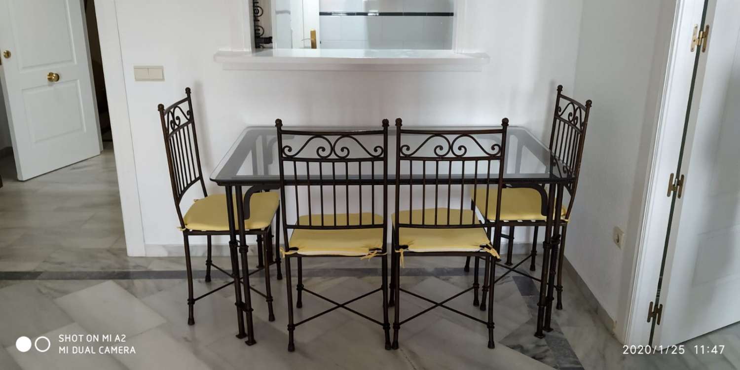 SE ALQUILA DESDE 1 DE DICIEMBRE 2025  POR 11 MESES PRORROGABLES BONITO APARTAMENTO CON VISTAS AL MAR EN BENALMADENA