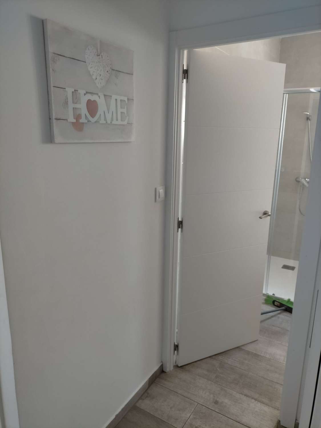 SE ALQUILA DESDE 1.9.26-31.5.27 BONITO APARTAMENTO EN LA CARIHUELA (TORREMOLINOS)