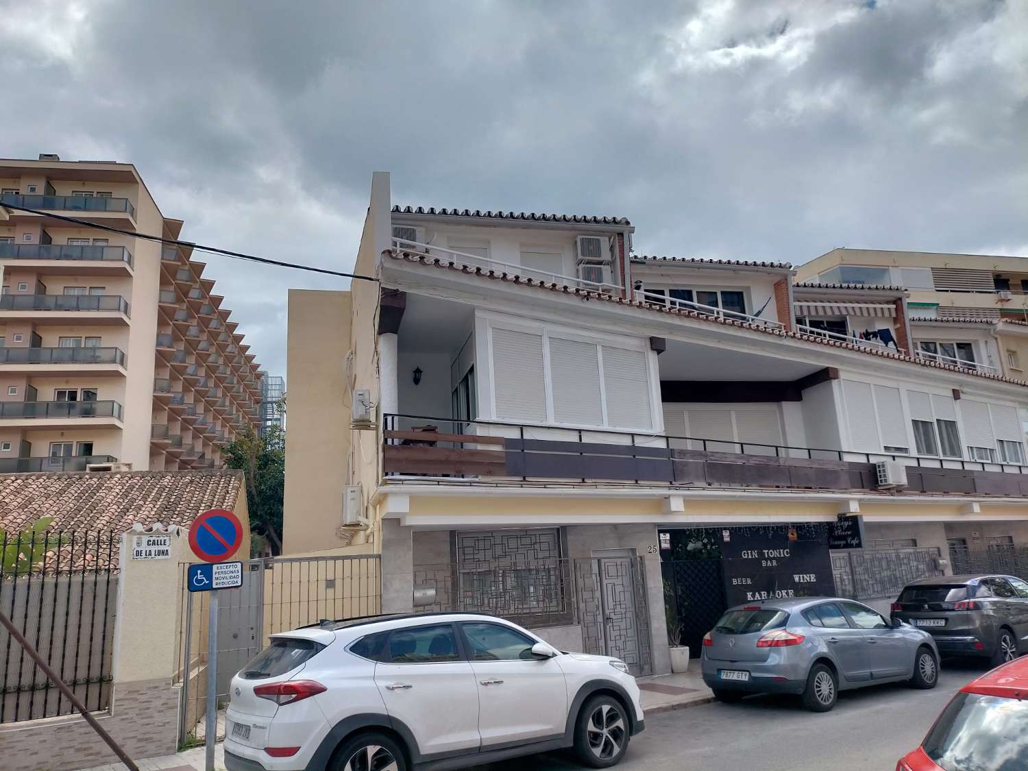 SE ALQUILA DESDE 1.9.26-31.5.27 BONITO APARTAMENTO EN LA CARIHUELA (TORREMOLINOS)