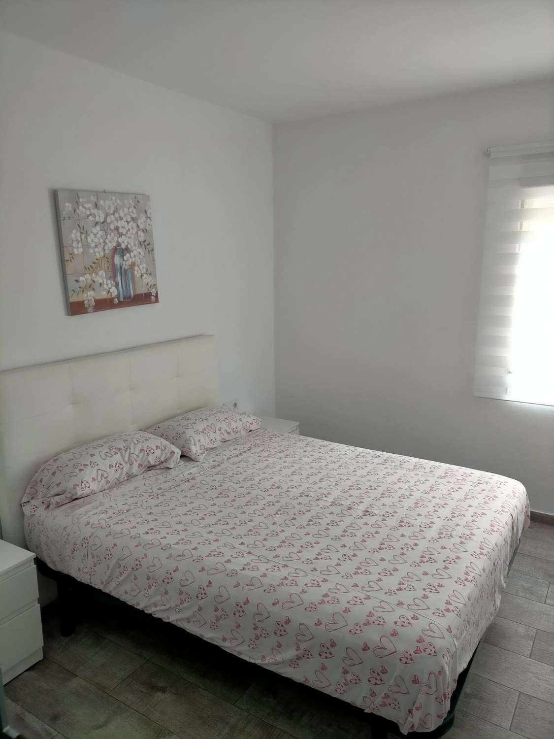 SE ALQUILA DESDE 1.9.26-31.5.27 BONITO APARTAMENTO EN LA CARIHUELA (TORREMOLINOS)