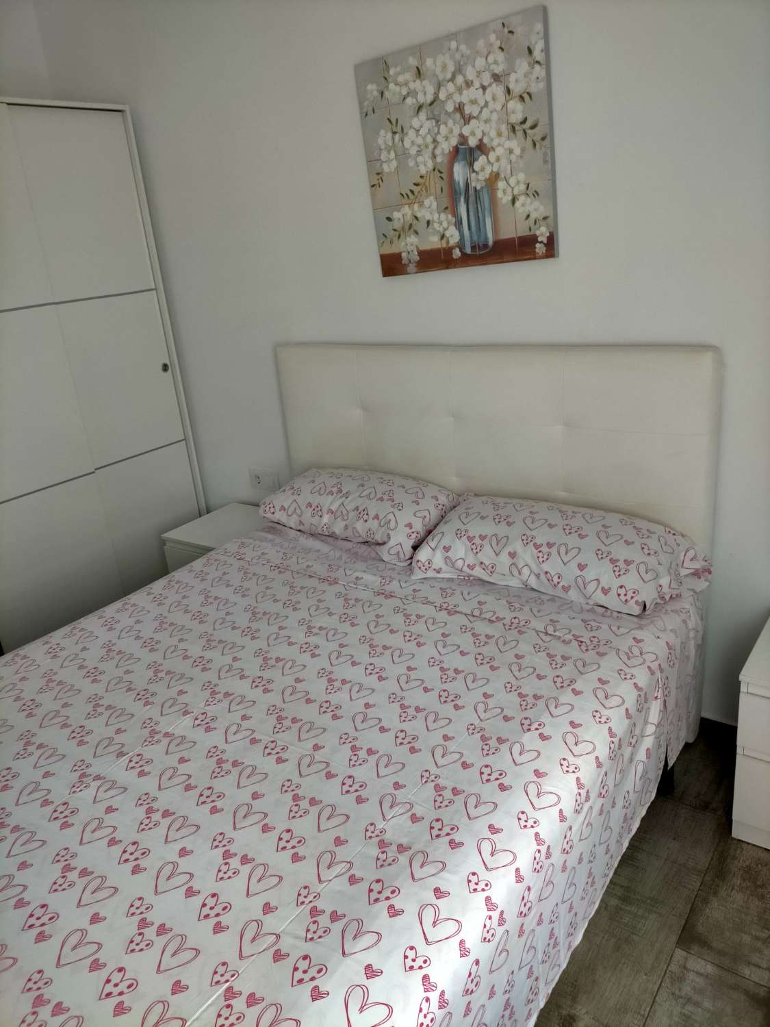 SE ALQUILA DESDE 1.9.26-31.5.27 BONITO APARTAMENTO EN LA CARIHUELA (TORREMOLINOS)