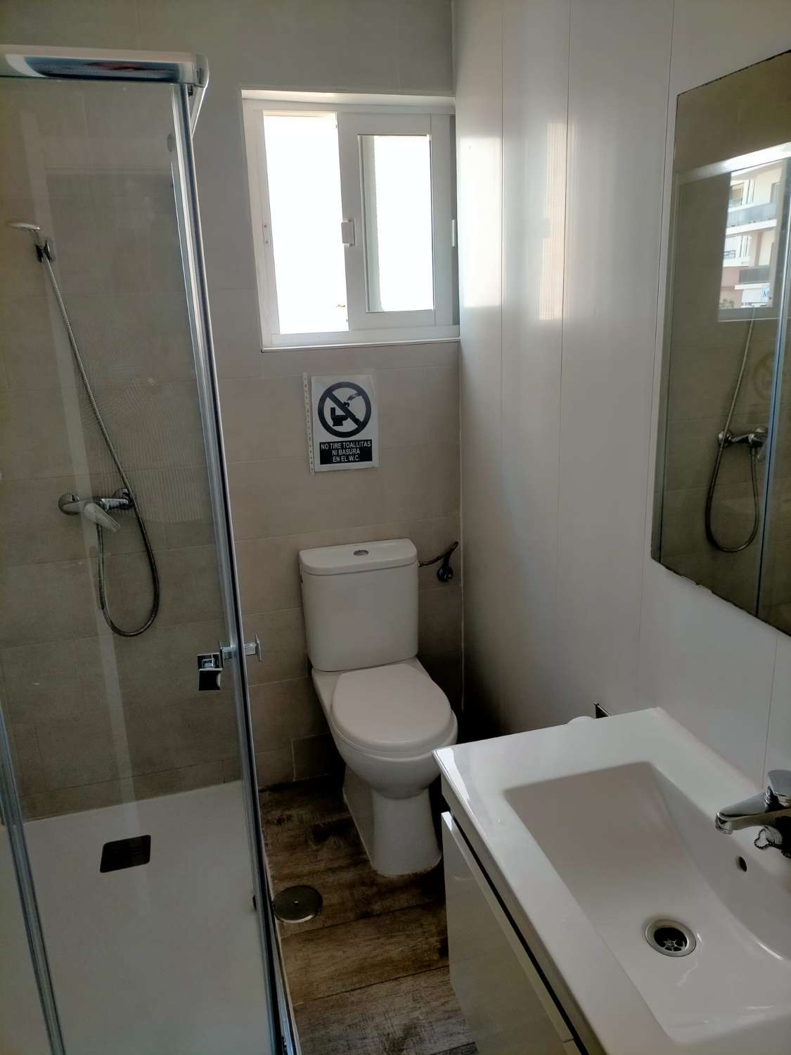 SE ALQUILA DESDE 1.9.26-31.5.27 BONITO APARTAMENTO EN LA CARIHUELA (TORREMOLINOS)
