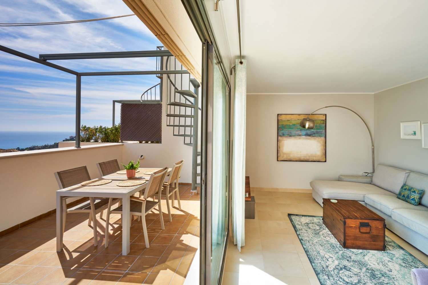 SE ALQUILA DESDE 1.11.25-30.6.26 Y DESDE 01/09/2026-30/06/2027 PRECIOSO ATICO CON VISTAS AL MAR EN BENALMADENA