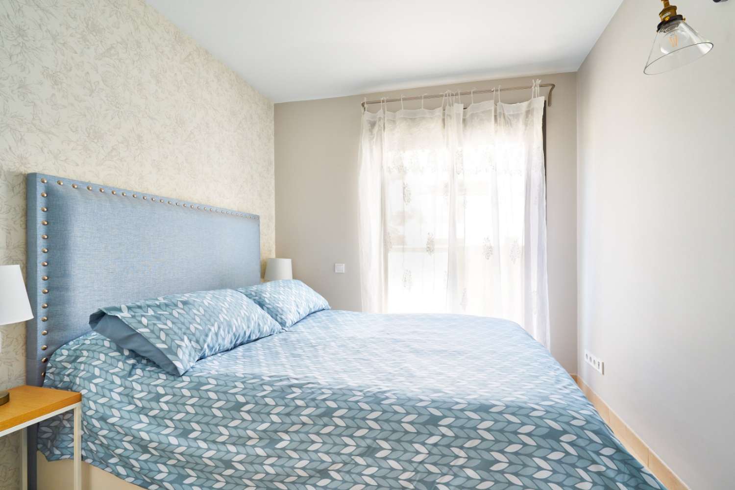 SE ALQUILA DESDE 1.11.25-30.6.26 Y DESDE 01/09/2026-30/06/2027 PRECIOSO ATICO CON VISTAS AL MAR EN BENALMADENA