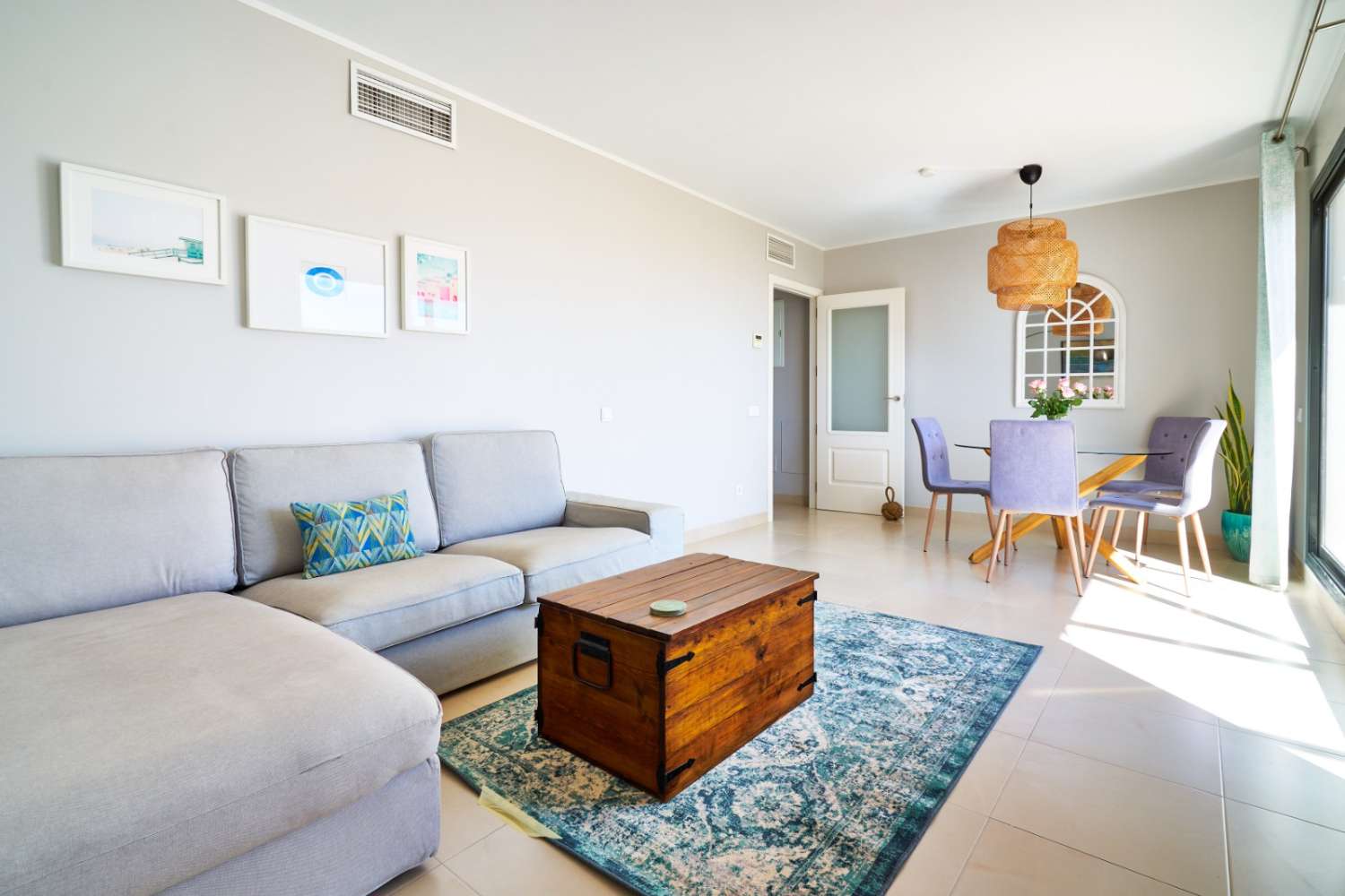 SE ALQUILA DESDE 1.11.25-30.6.26 Y DESDE 01/09/2026-30/06/2027 PRECIOSO ATICO CON VISTAS AL MAR EN BENALMADENA