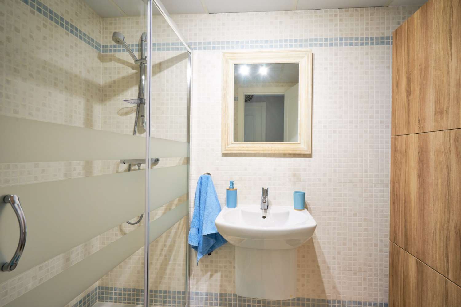 SE ALQUILA DESDE 1.11.25-30.6.26 Y DESDE 01/09/2026-30/06/2027 PRECIOSO ATICO CON VISTAS AL MAR EN BENALMADENA