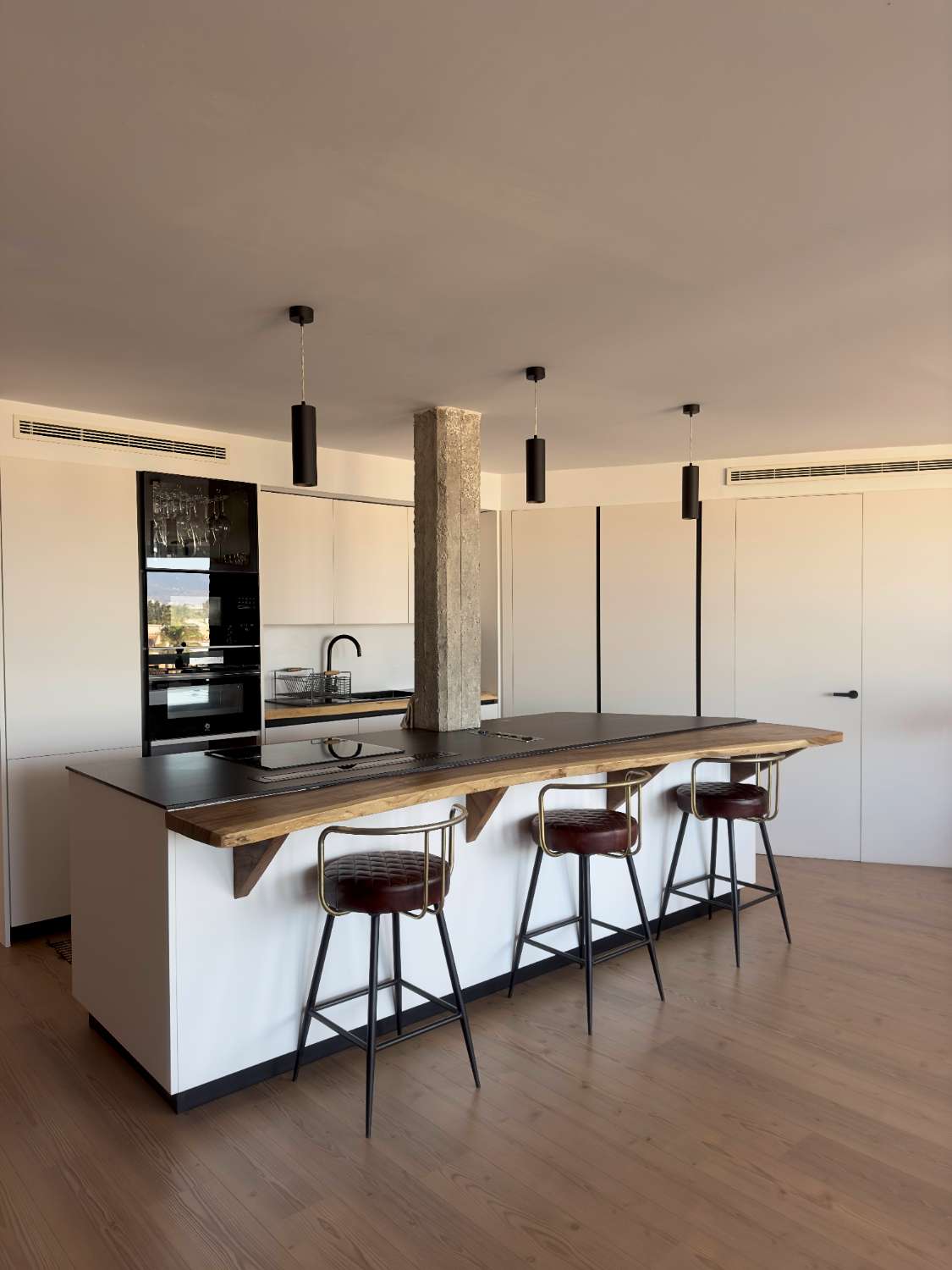 Se alquila desde 2.1.26 hasta 30.6.26 magnifico apartamento en  Los Alamos ( Torremolinos)