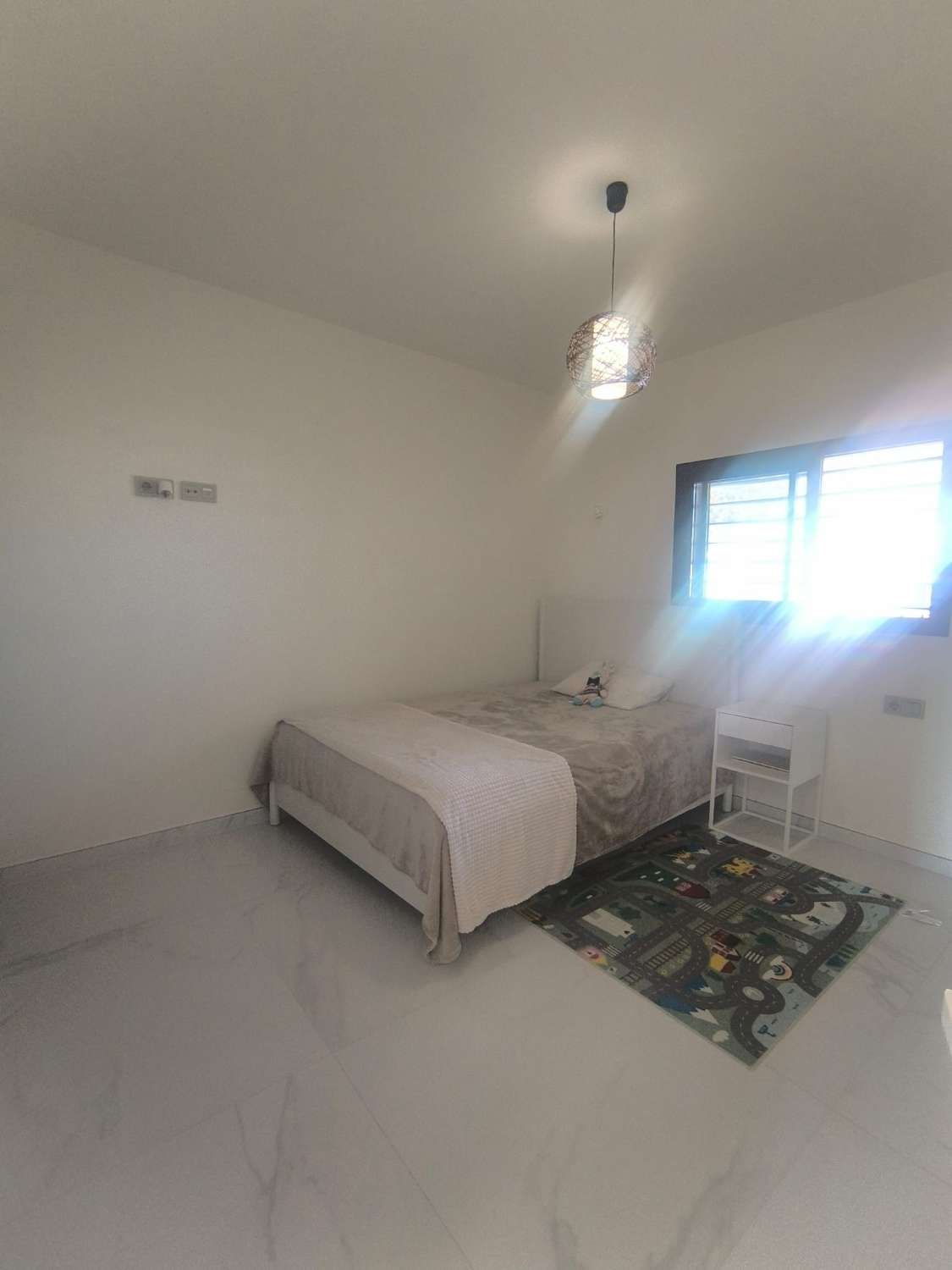 Se alquila por larga temporada desde ahora magnifico apartamento con vistas al mar en el Higuerón