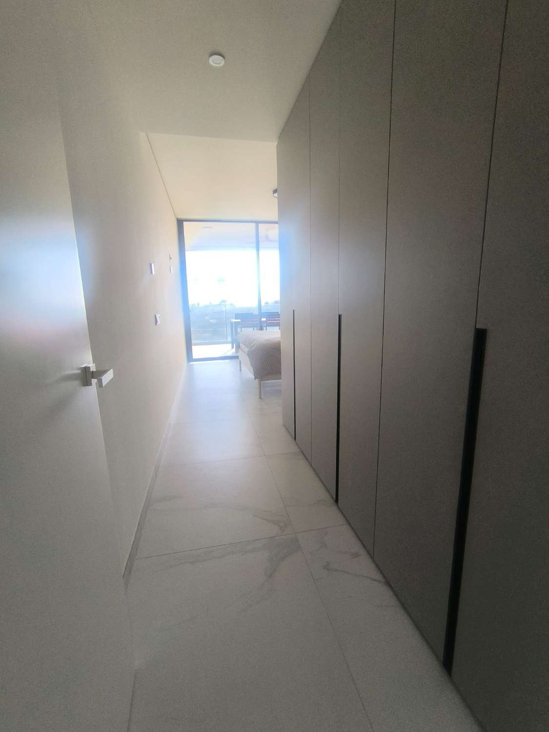 Se alquila por larga temporada desde ahora magnifico apartamento con vistas al mar en el Higuerón