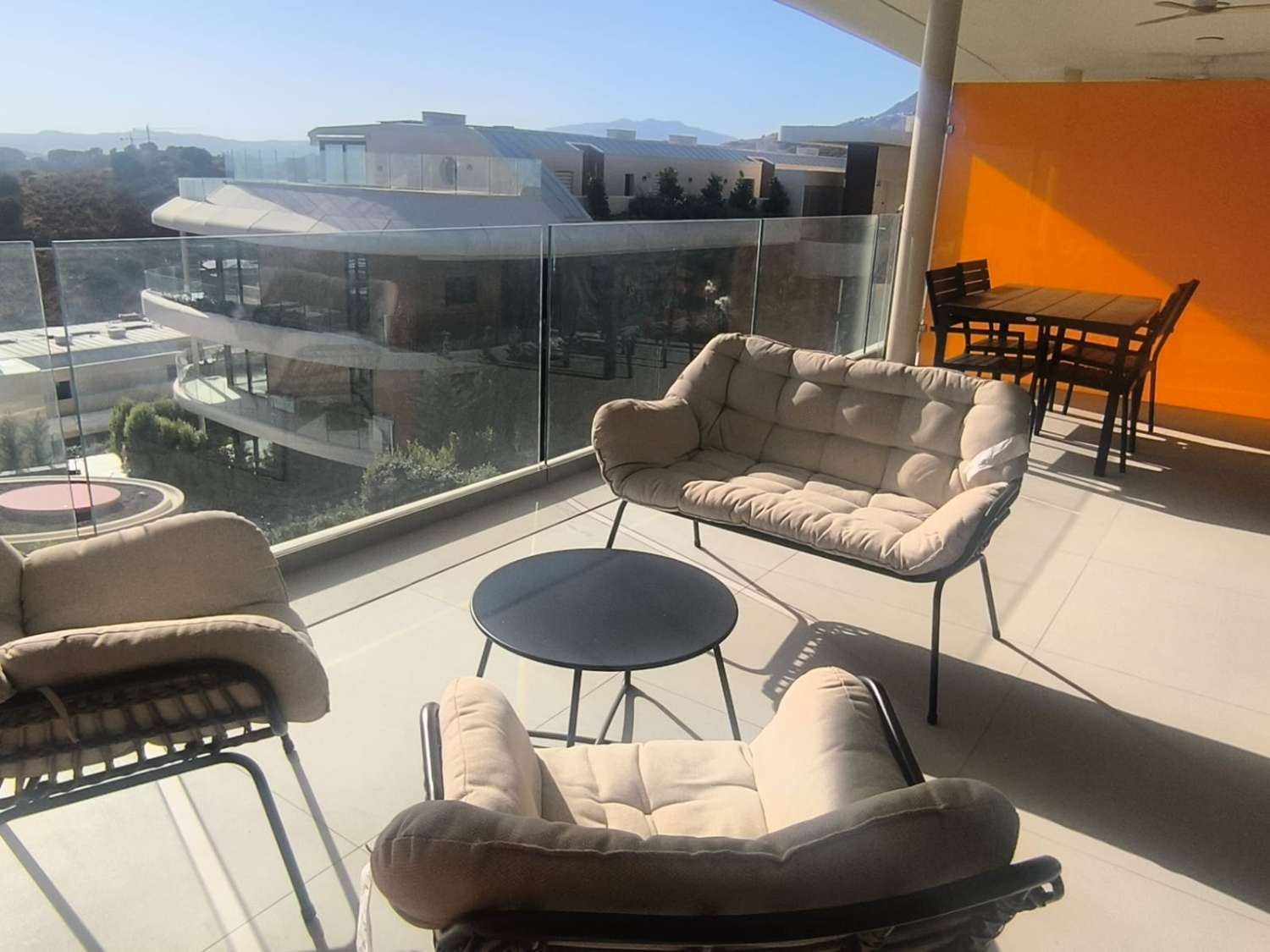 Se alquila por larga temporada desde ahora magnifico apartamento con vistas al mar en el Higuerón