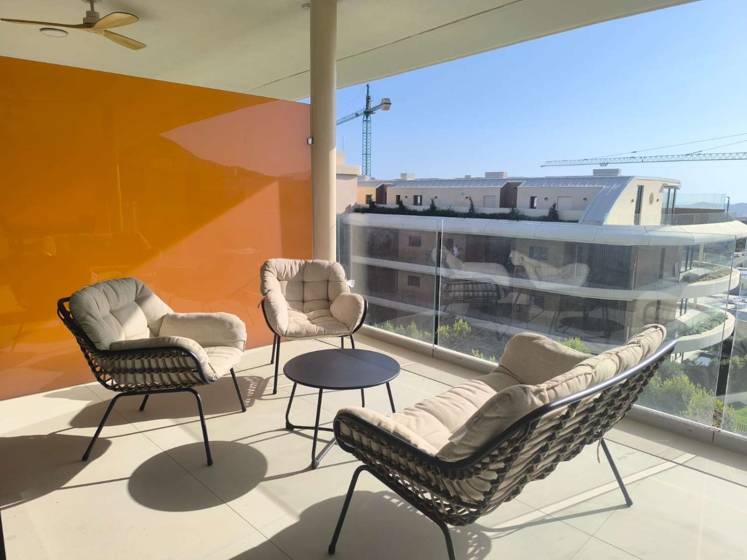 Se alquila por larga temporada desde ahora magnifico apartamento con vistas al mar en el Higuerón