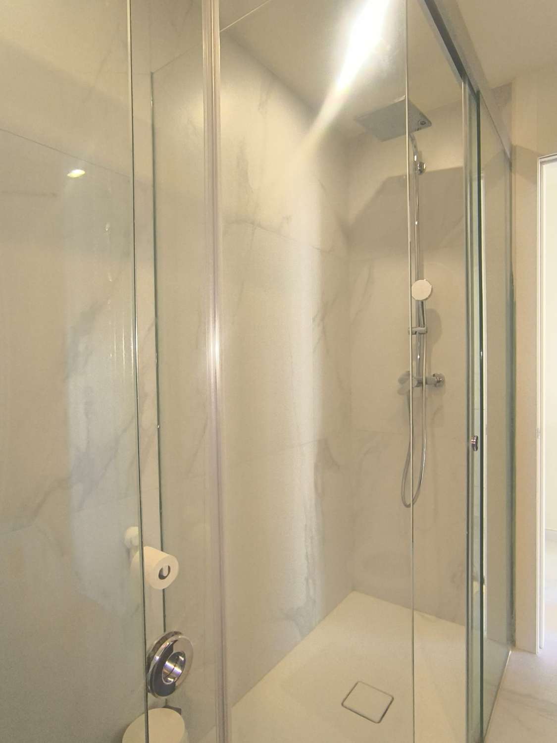 Se alquila por larga temporada desde ahora magnifico apartamento con vistas al mar en el Higuerón