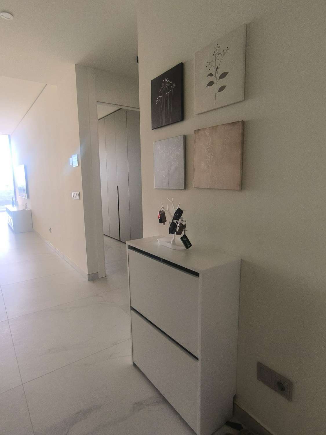 Se alquila por larga temporada desde ahora magnifico apartamento con vistas al mar en el Higuerón