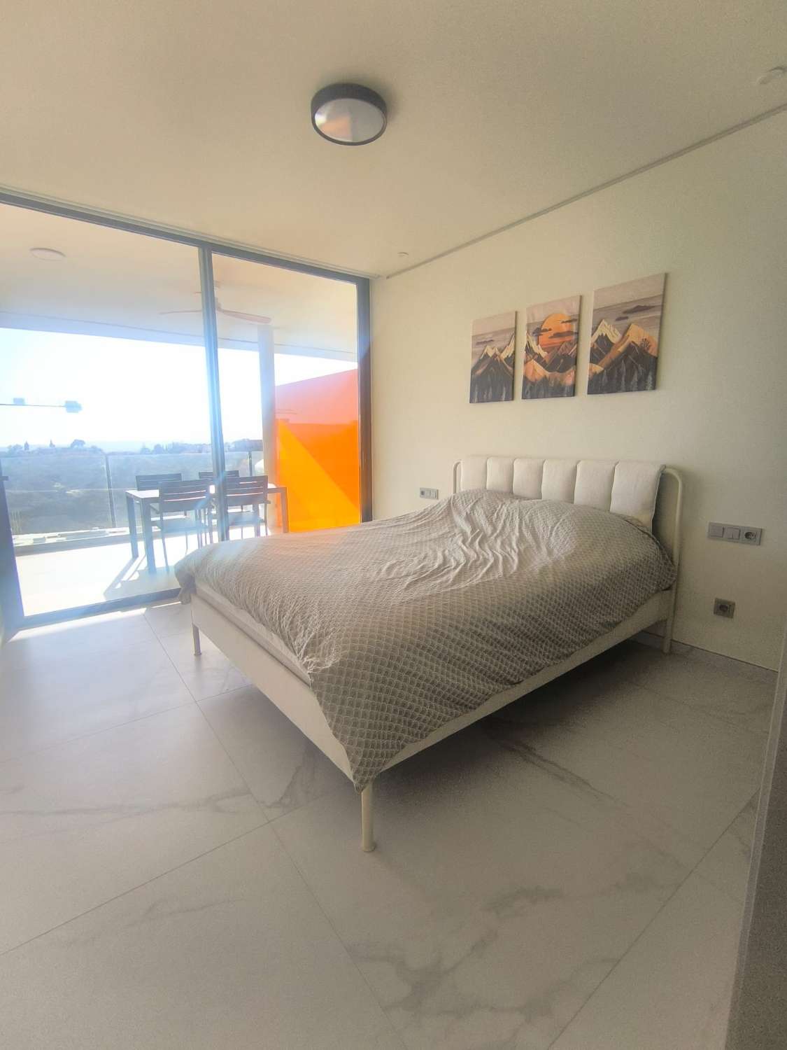 Se alquila por larga temporada desde ahora magnifico apartamento con vistas al mar en el Higuerón