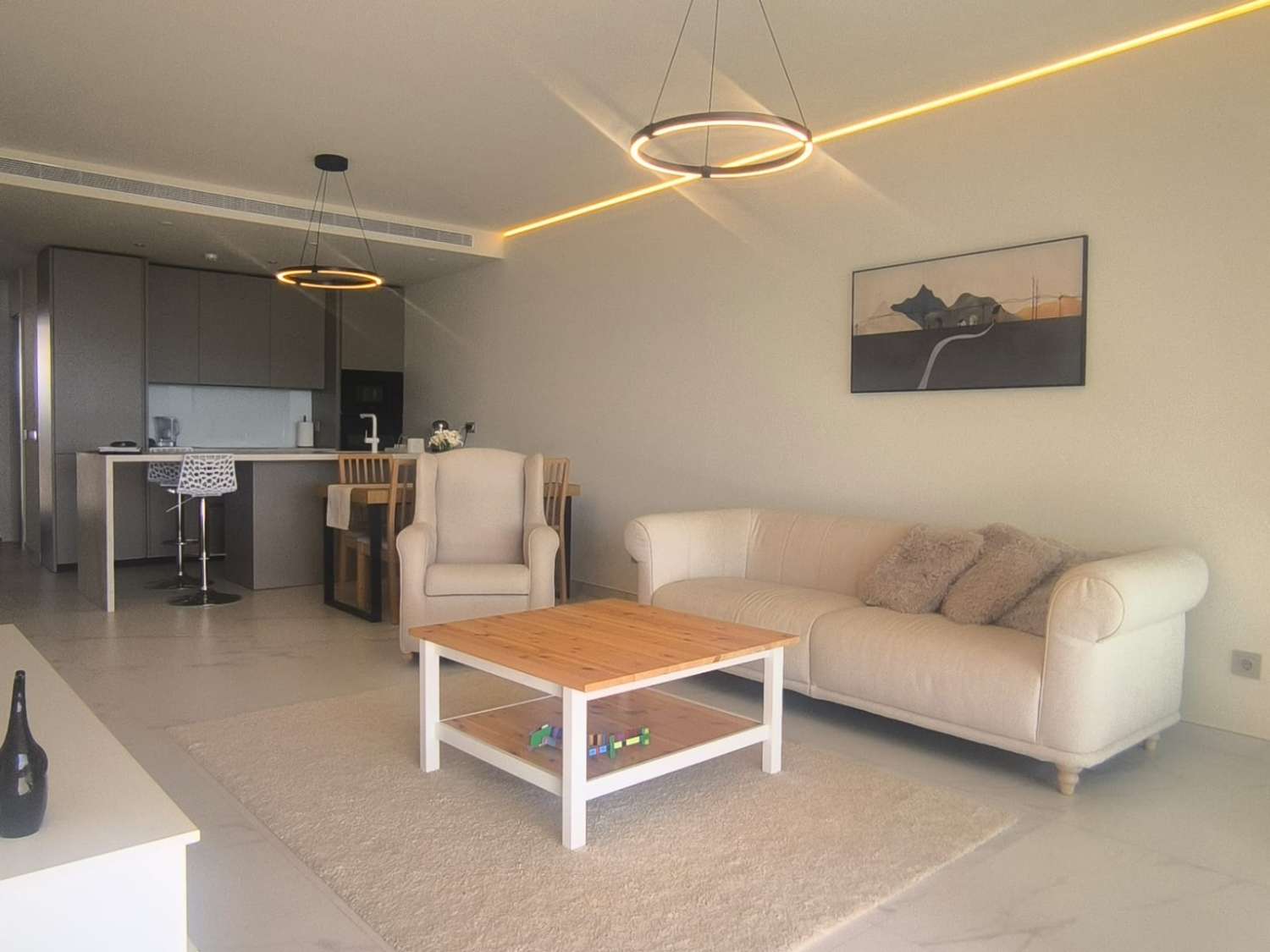 Se alquila por larga temporada desde ahora magnifico apartamento con vistas al mar en el Higuerón