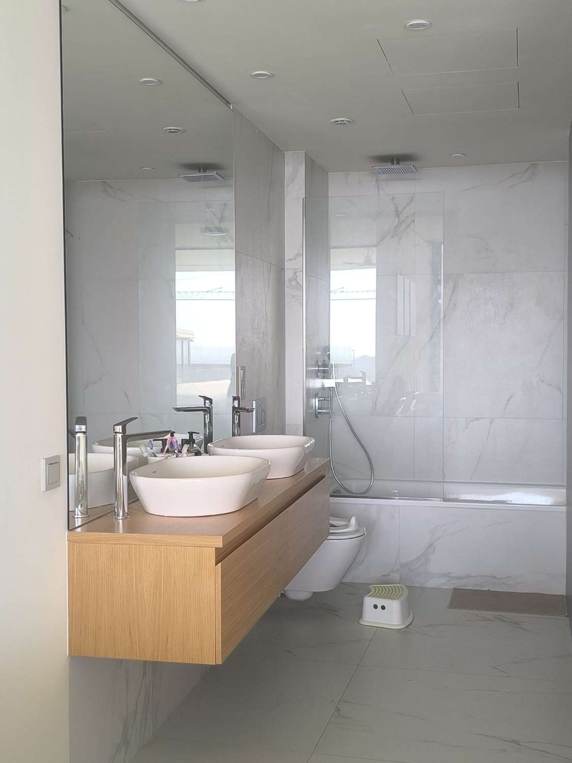 Se alquila por larga temporada desde ahora magnifico apartamento con vistas al mar en el Higuerón