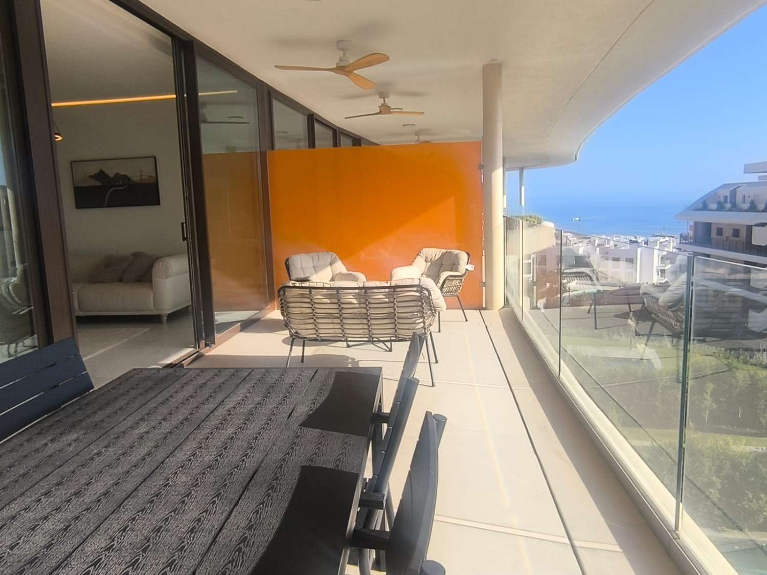 Se alquila por larga temporada desde ahora magnifico apartamento con vistas al mar en el Higuerón