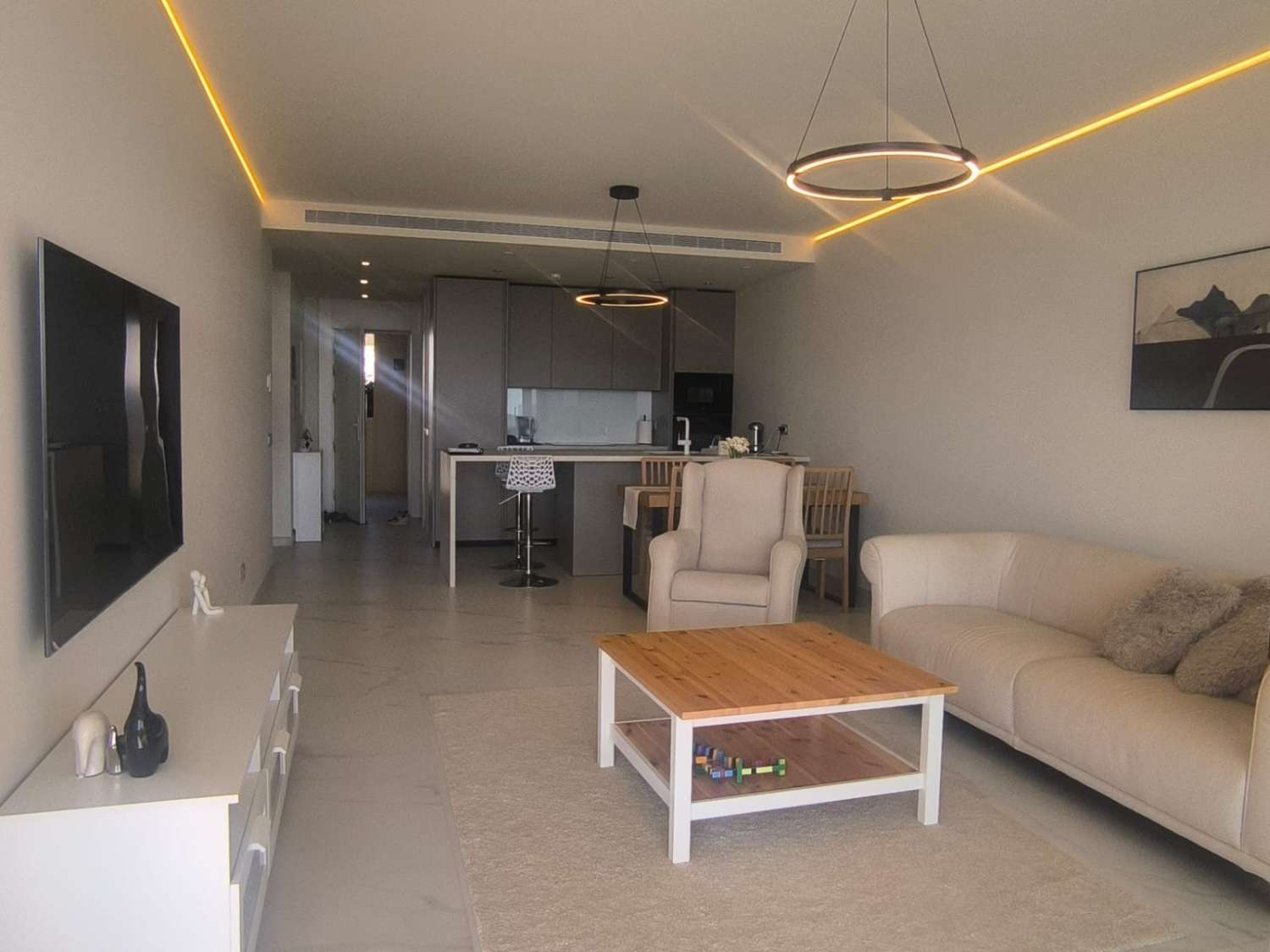 Se alquila por larga temporada desde ahora magnifico apartamento con vistas al mar en el Higuerón