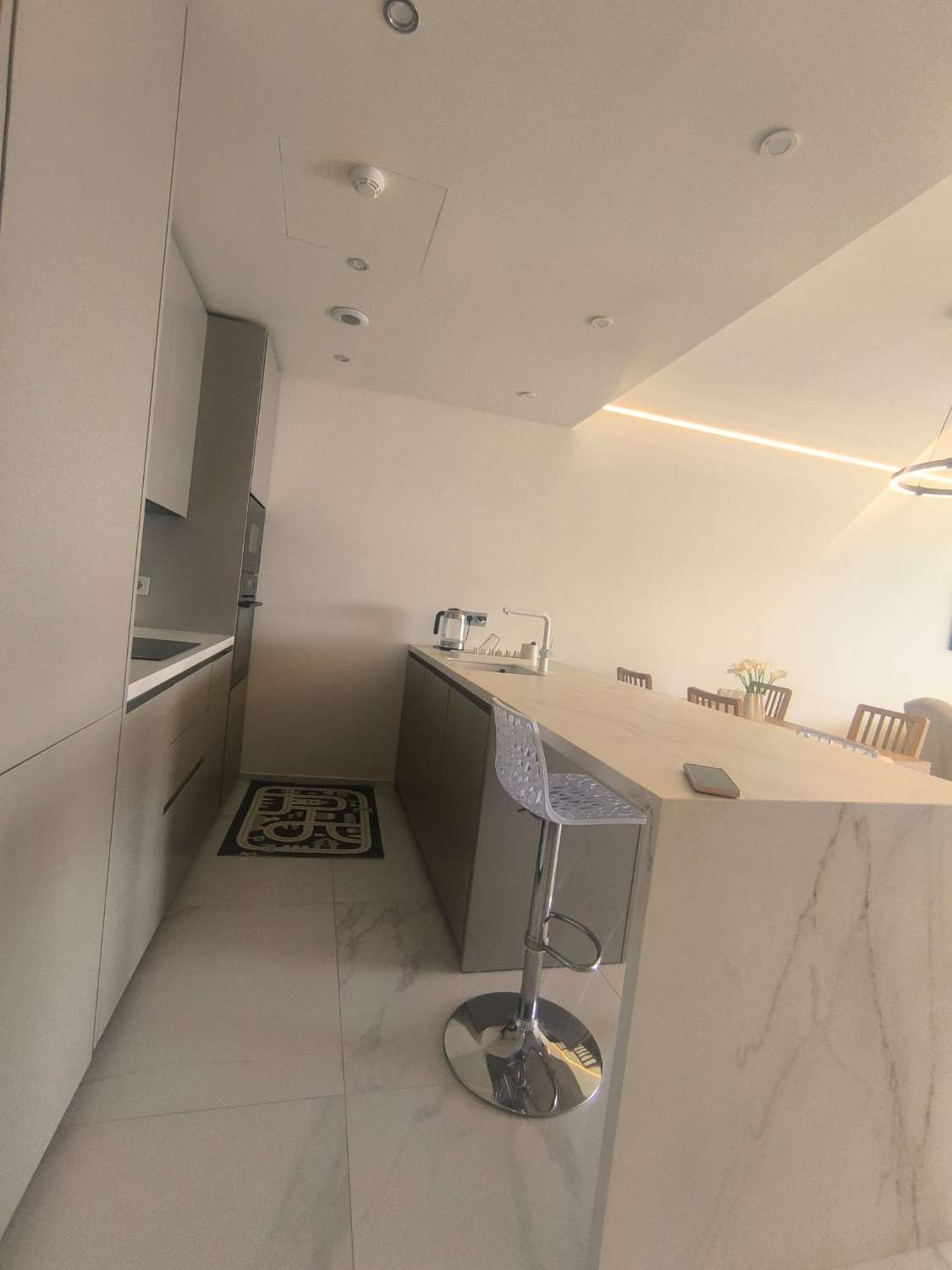 Se alquila por larga temporada desde ahora magnifico apartamento con vistas al mar en el Higuerón