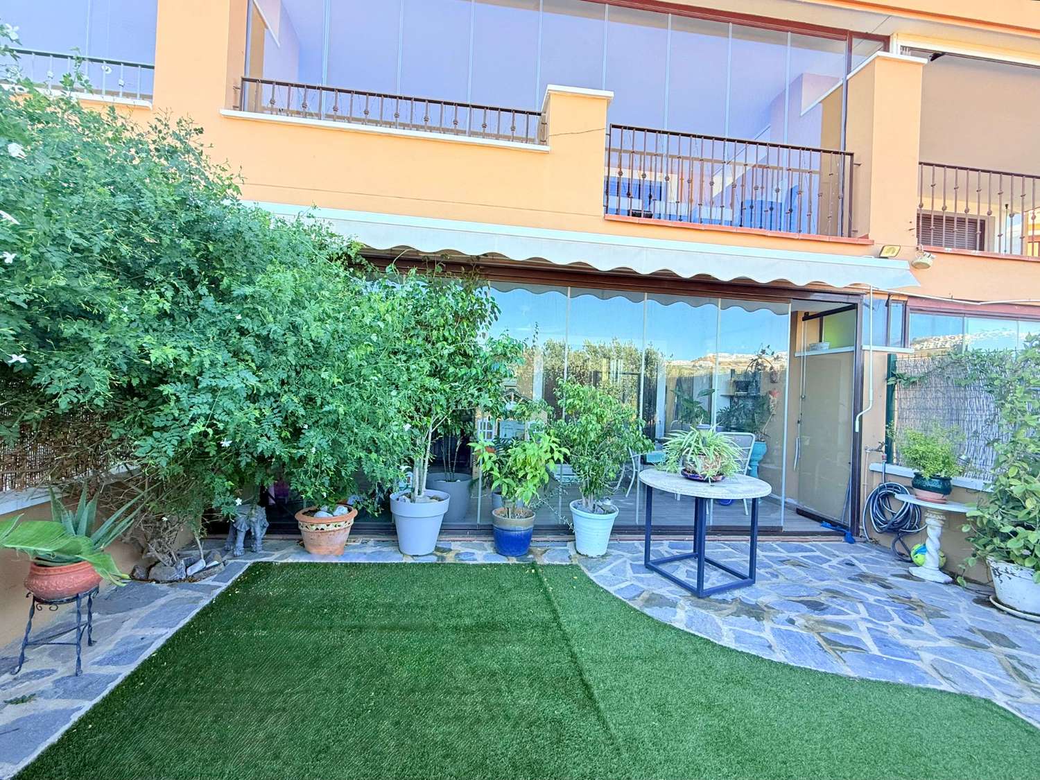 SE VENDE PRECIOSO APARTAMENTO EN ZONA LA CALA DE MIJAS (MIJAS COSTA)