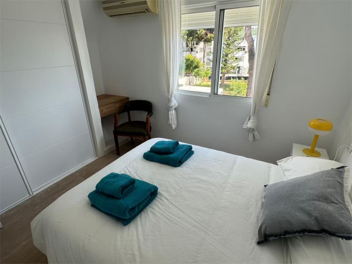 SE ALQUILA DESDE 01/02026 HASTA 30.6.27 BONITO DUPLEX AMUEBLADO CON VISTAS AL MAR EN TORREMOLINOS