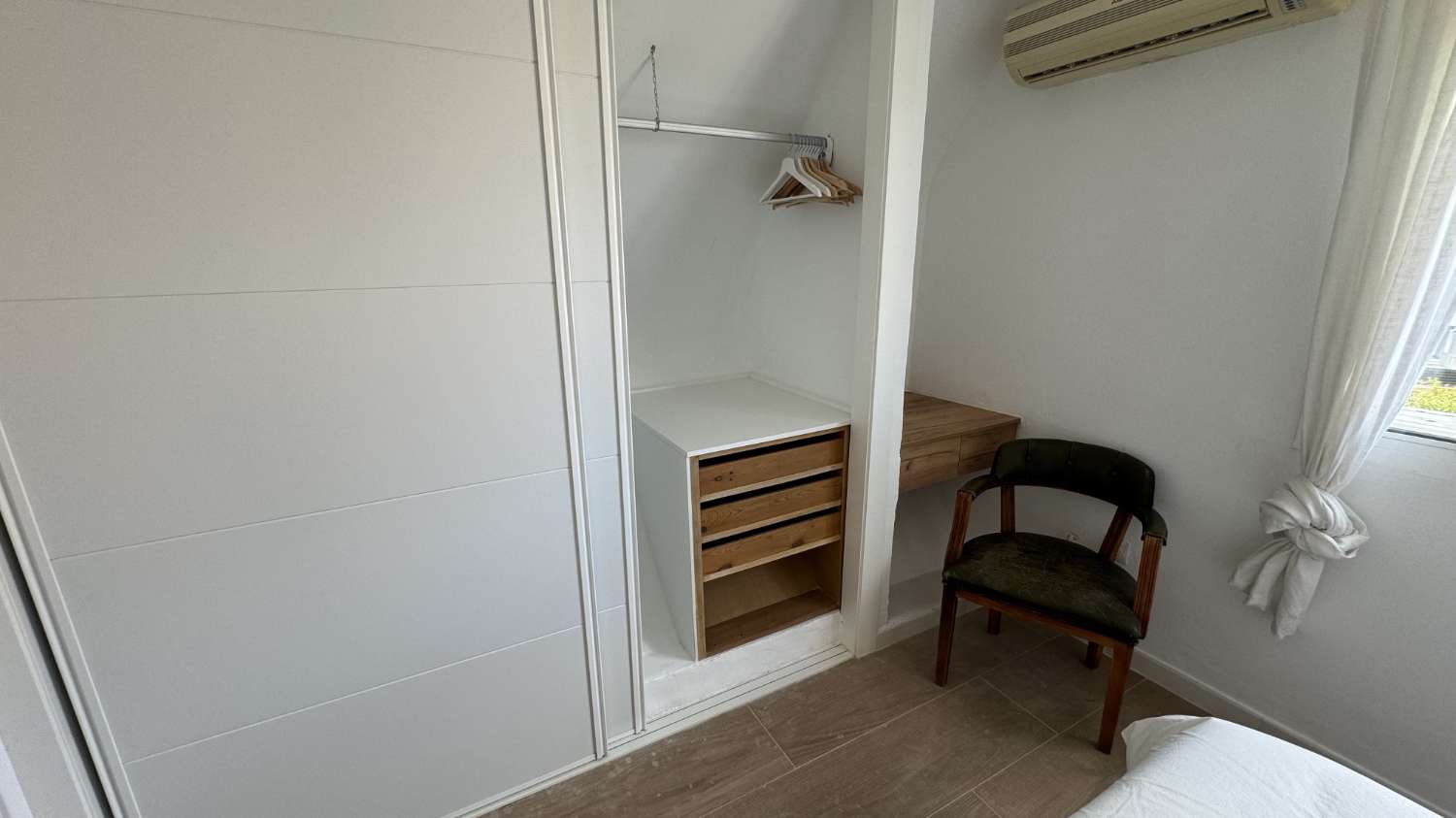 SE ALQUILA DESDE 01/02026 HASTA 30.6.27 BONITO DUPLEX AMUEBLADO CON VISTAS AL MAR EN TORREMOLINOS