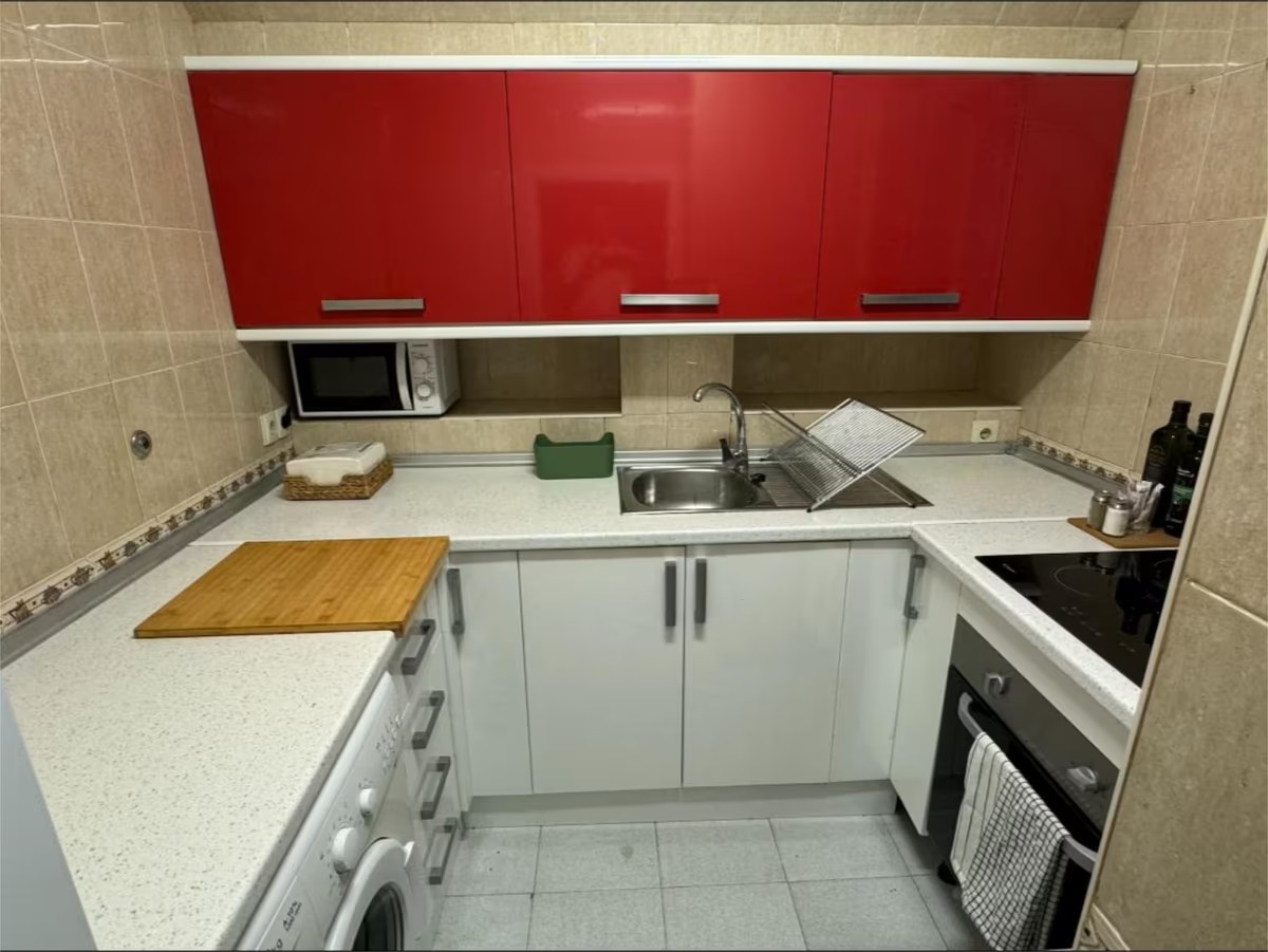 SE ALQUILA DESDE 01/02026 HASTA 30.6.27 BONITO DUPLEX AMUEBLADO CON VISTAS AL MAR EN TORREMOLINOS