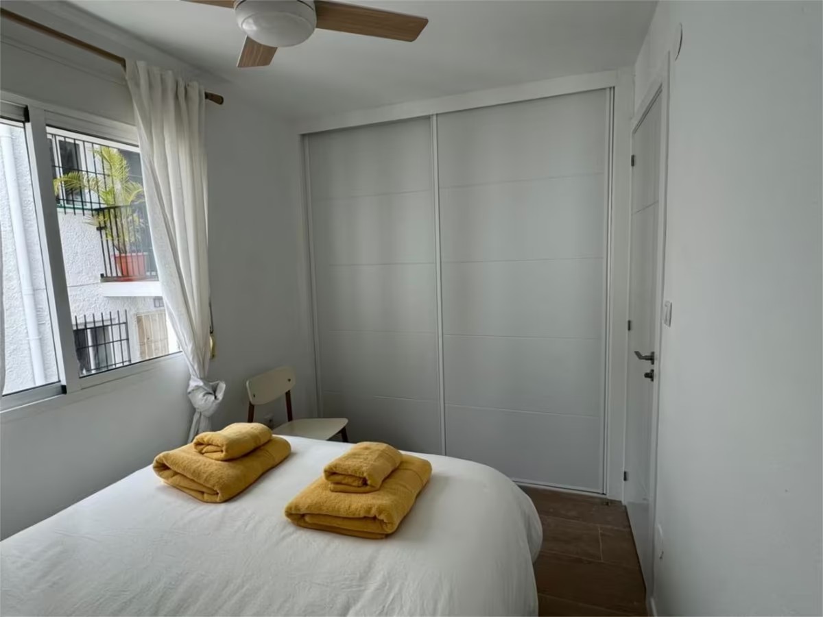 SE ALQUILA DESDE 01/02026 HASTA 30.6.27 BONITO DUPLEX AMUEBLADO CON VISTAS AL MAR EN TORREMOLINOS