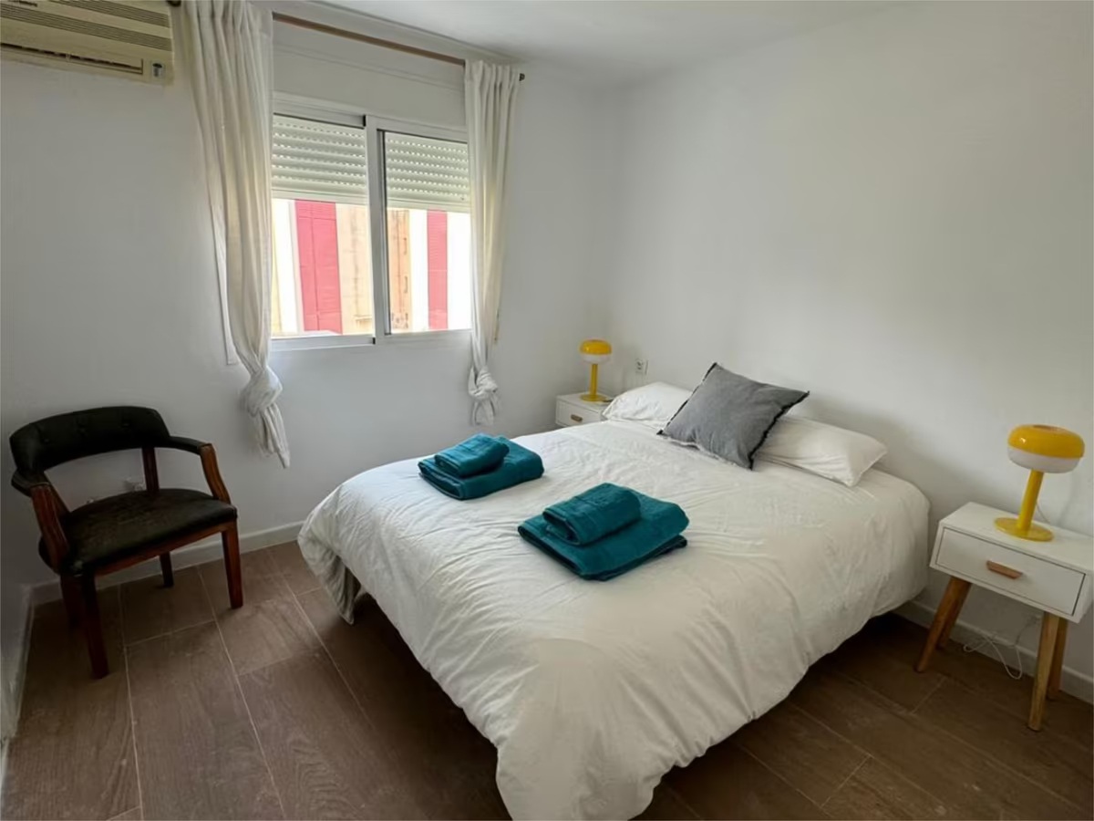 SE ALQUILA DESDE 01/02026 HASTA 30.6.27 BONITO DUPLEX AMUEBLADO CON VISTAS AL MAR EN TORREMOLINOS