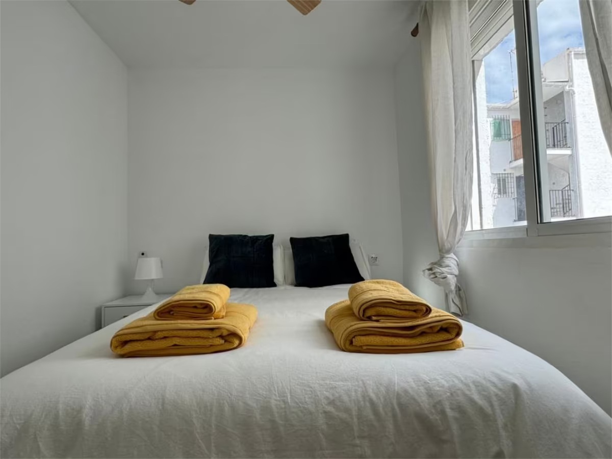 SE ALQUILA DESDE 01/02026 HASTA 30.6.27 BONITO DUPLEX AMUEBLADO CON VISTAS AL MAR EN TORREMOLINOS