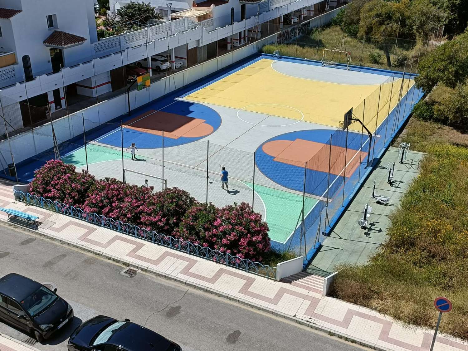 SE ALQUILA DESDE 01/09/2026 HASTA 30.6.27 BONITO APARTAMENTO  EN ZONA MONTEMAR CERCA DE LA CARIHUELA (TORREMOLINOS)