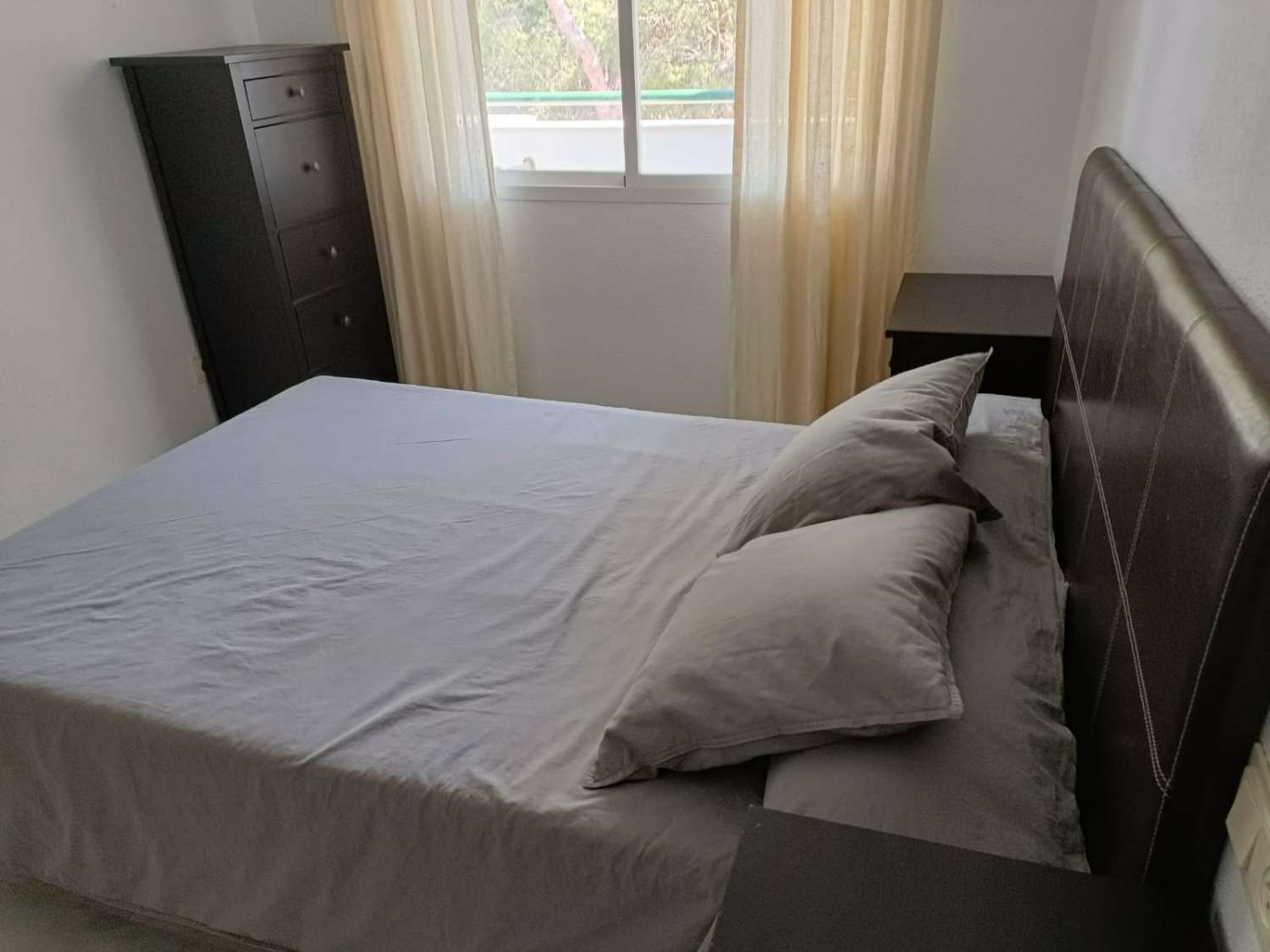 SE ALQUILA DESDE 01/09/2026 HASTA 30.6.27 BONITO APARTAMENTO  EN ZONA MONTEMAR CERCA DE LA CARIHUELA (TORREMOLINOS)
