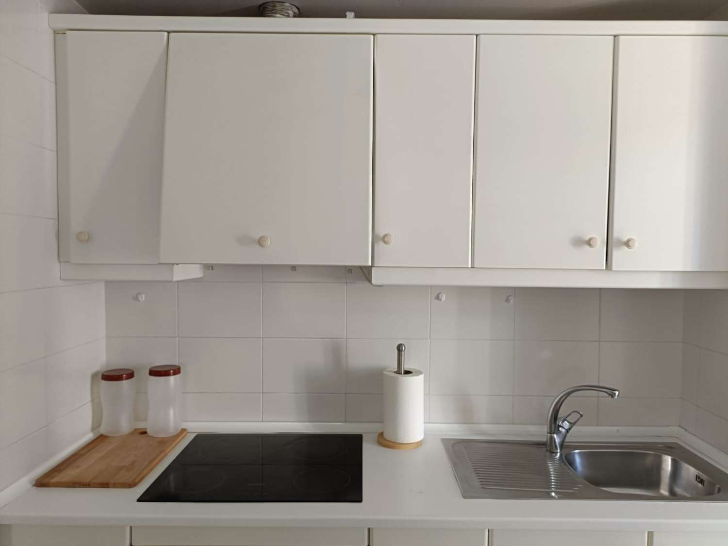 SE ALQUILA DESDE 01/09/2026 HASTA 30.6.27 BONITO APARTAMENTO  EN ZONA MONTEMAR CERCA DE LA CARIHUELA (TORREMOLINOS)