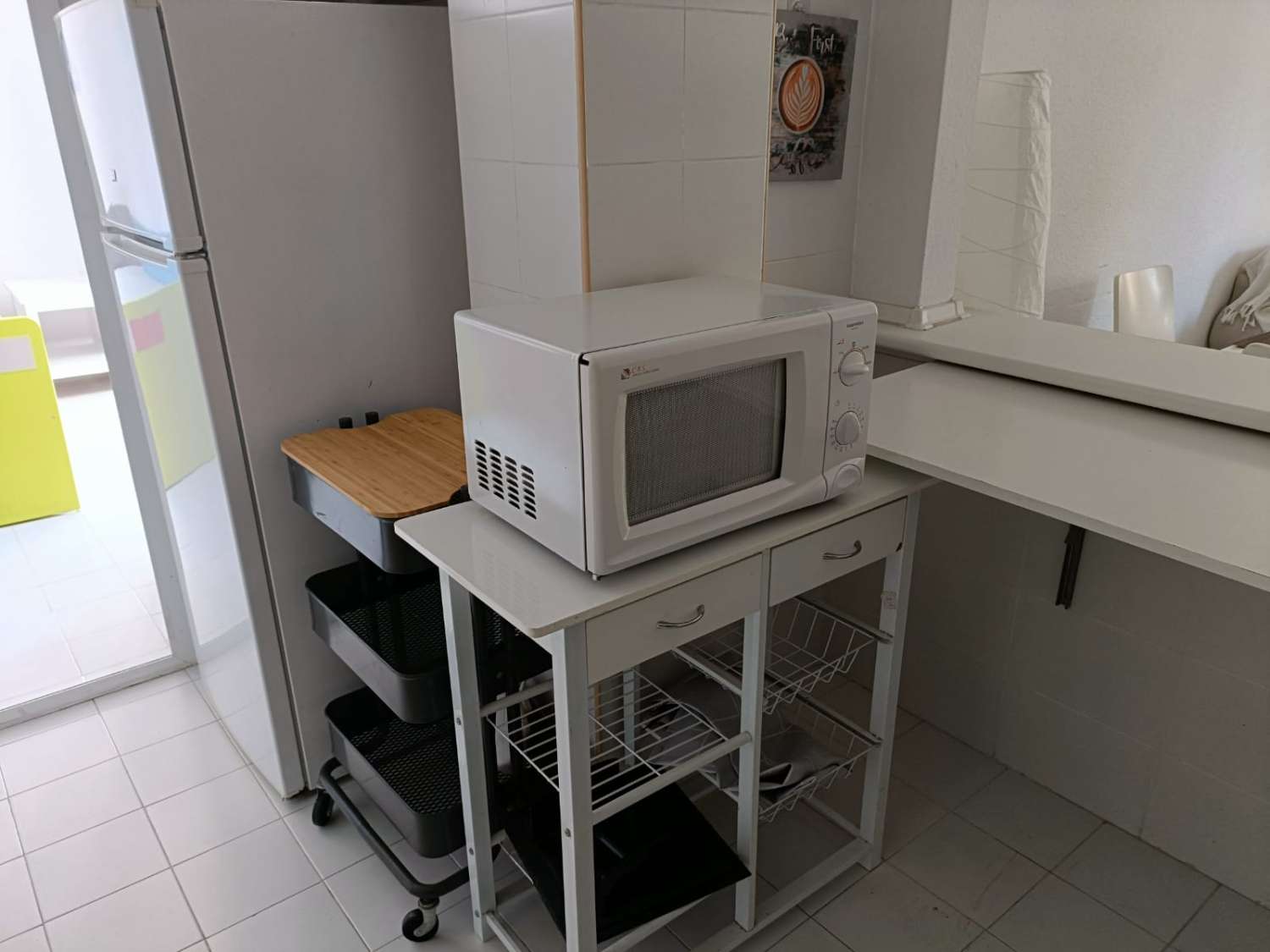 SE ALQUILA DESDE 01/09/2026 HASTA 30.6.27 BONITO APARTAMENTO  EN ZONA MONTEMAR CERCA DE LA CARIHUELA (TORREMOLINOS)