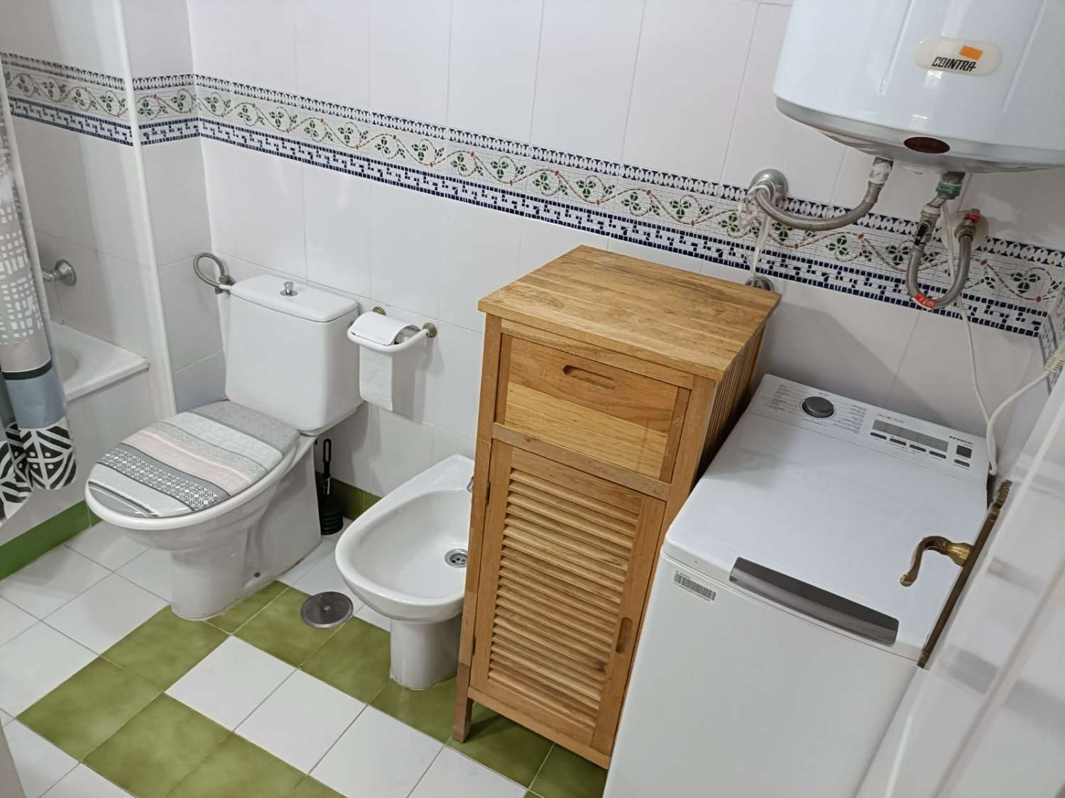 SE ALQUILA DESDE 01/09/2026 HASTA 30.6.27 BONITO APARTAMENTO  EN ZONA MONTEMAR CERCA DE LA CARIHUELA (TORREMOLINOS)