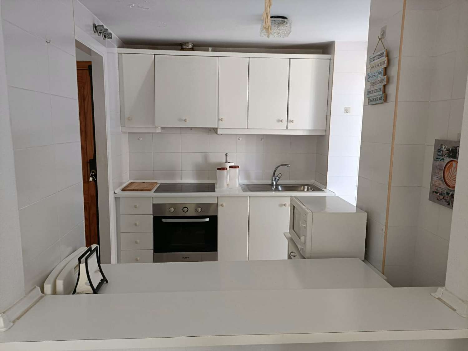 SE ALQUILA DESDE 01/09/2026 HASTA 30.6.27 BONITO APARTAMENTO  EN ZONA MONTEMAR CERCA DE LA CARIHUELA (TORREMOLINOS)