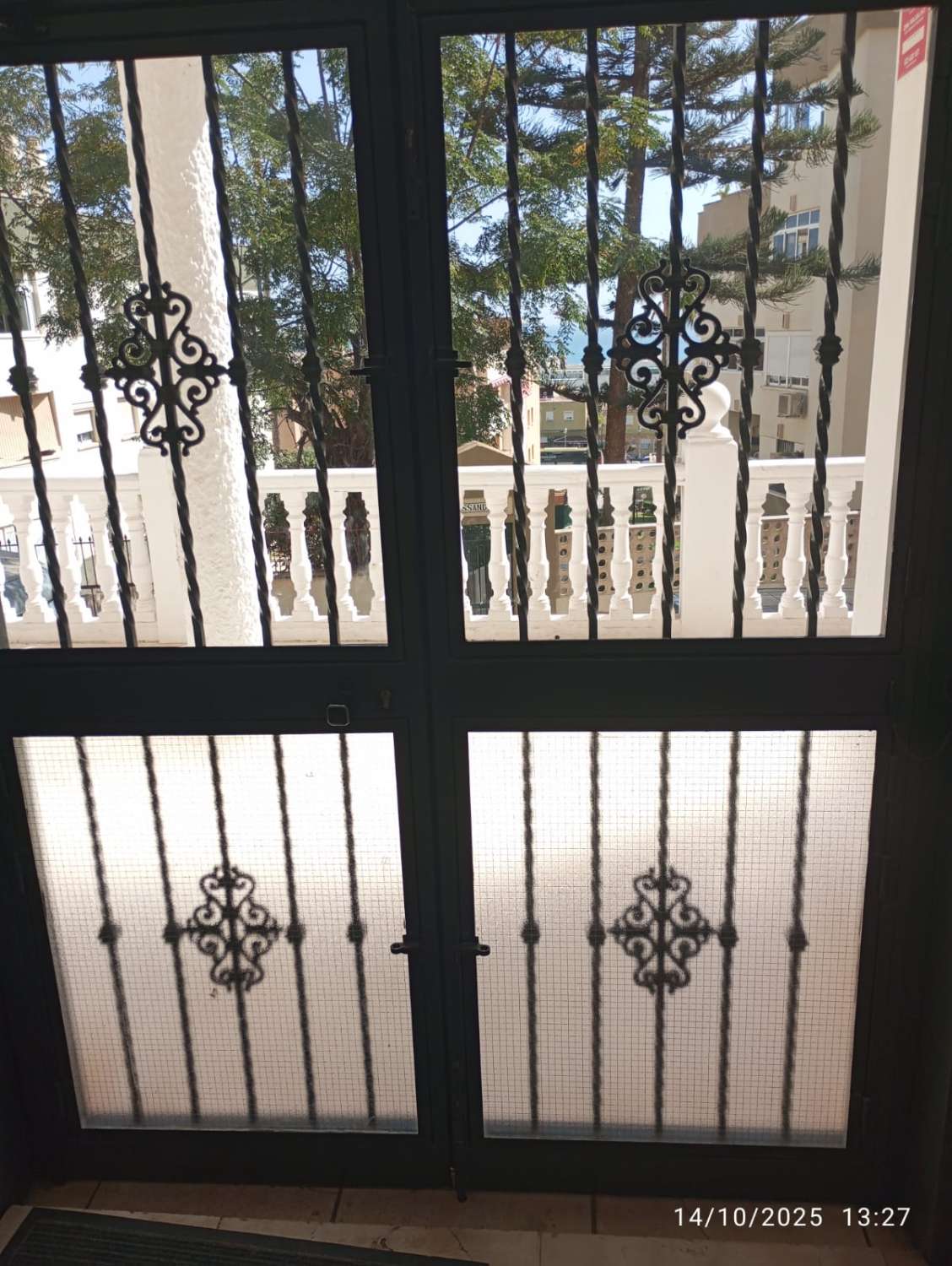 LEILIGHET MED HAVUTSIKT FORAN TIL SALGS I MONTEMAR-OMRÅDET (TORREMOLINOS)