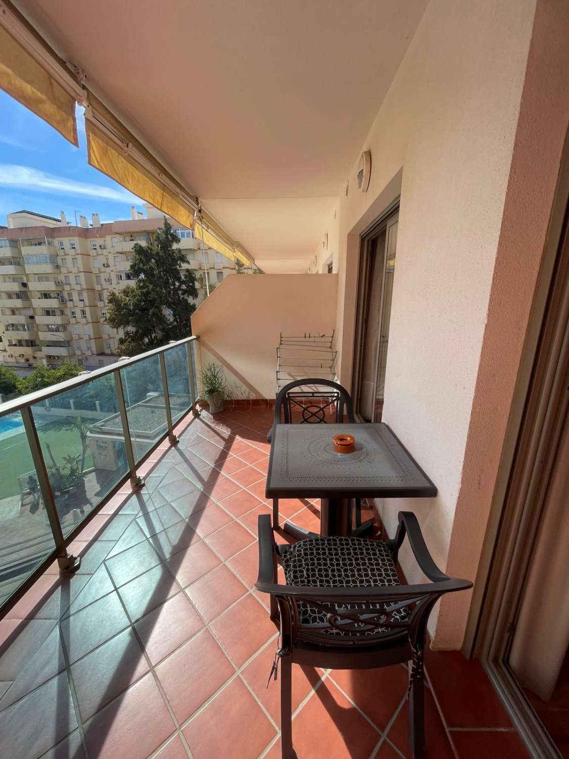 Se alquila  desde ahora hasta 15/03/2026 bonito apartamento con vistas al mar en Benalmádena a 200 metros de la playa
