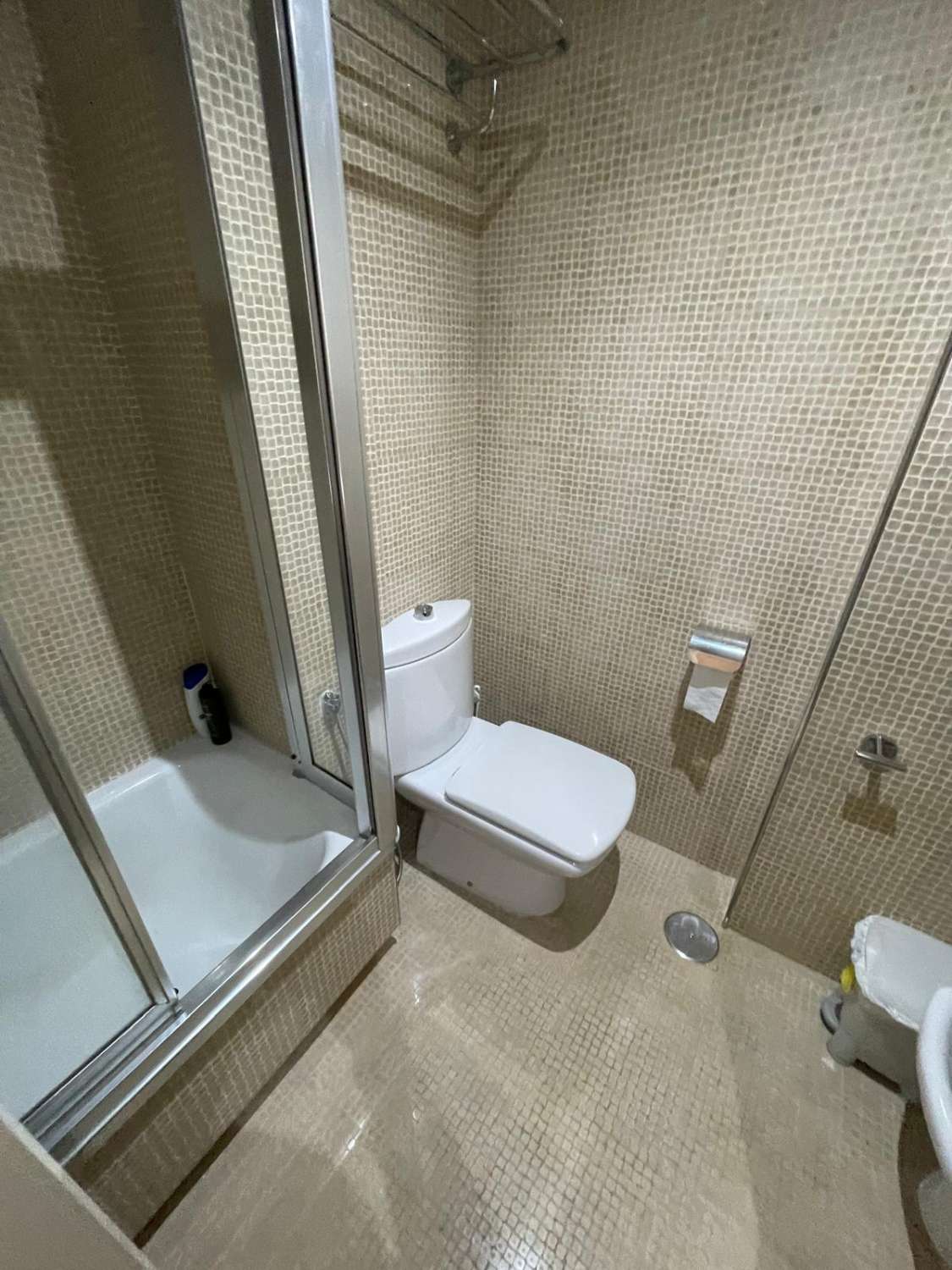 Se alquila  desde ahora hasta 15/03/2026 bonito apartamento con vistas al mar en Benalmádena a 200 metros de la playa