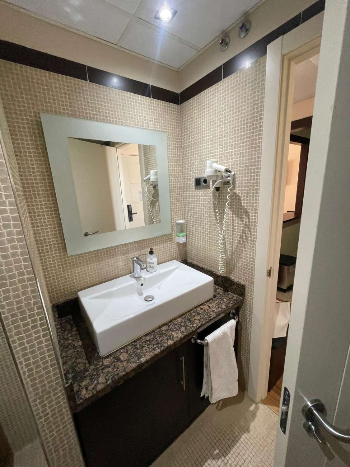 Se alquila  desde ahora hasta 15/03/2026 bonito apartamento con vistas al mar en Benalmádena a 200 metros de la playa