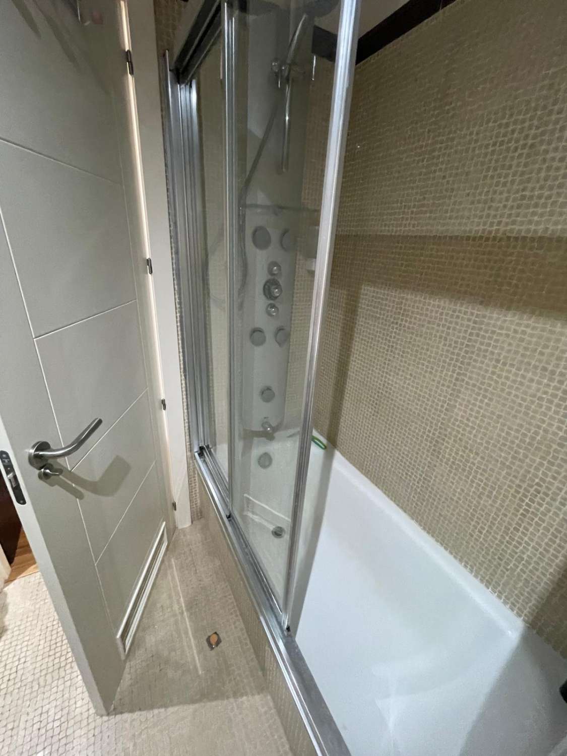 Se alquila  desde ahora hasta 15/03/2026 bonito apartamento con vistas al mar en Benalmádena a 200 metros de la playa