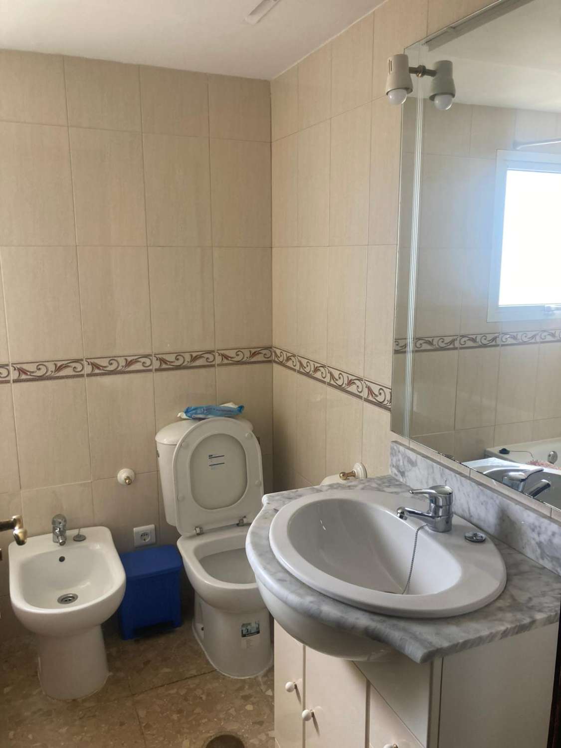 SE ALQUILA  POR  LARGA  TEMPORADA  DESDE SEPTIEMBRE 2026 BONITO APARTAMENTO  CON VISTAS AL MAR EN PLAYAMAR (TORREMOLINOS)