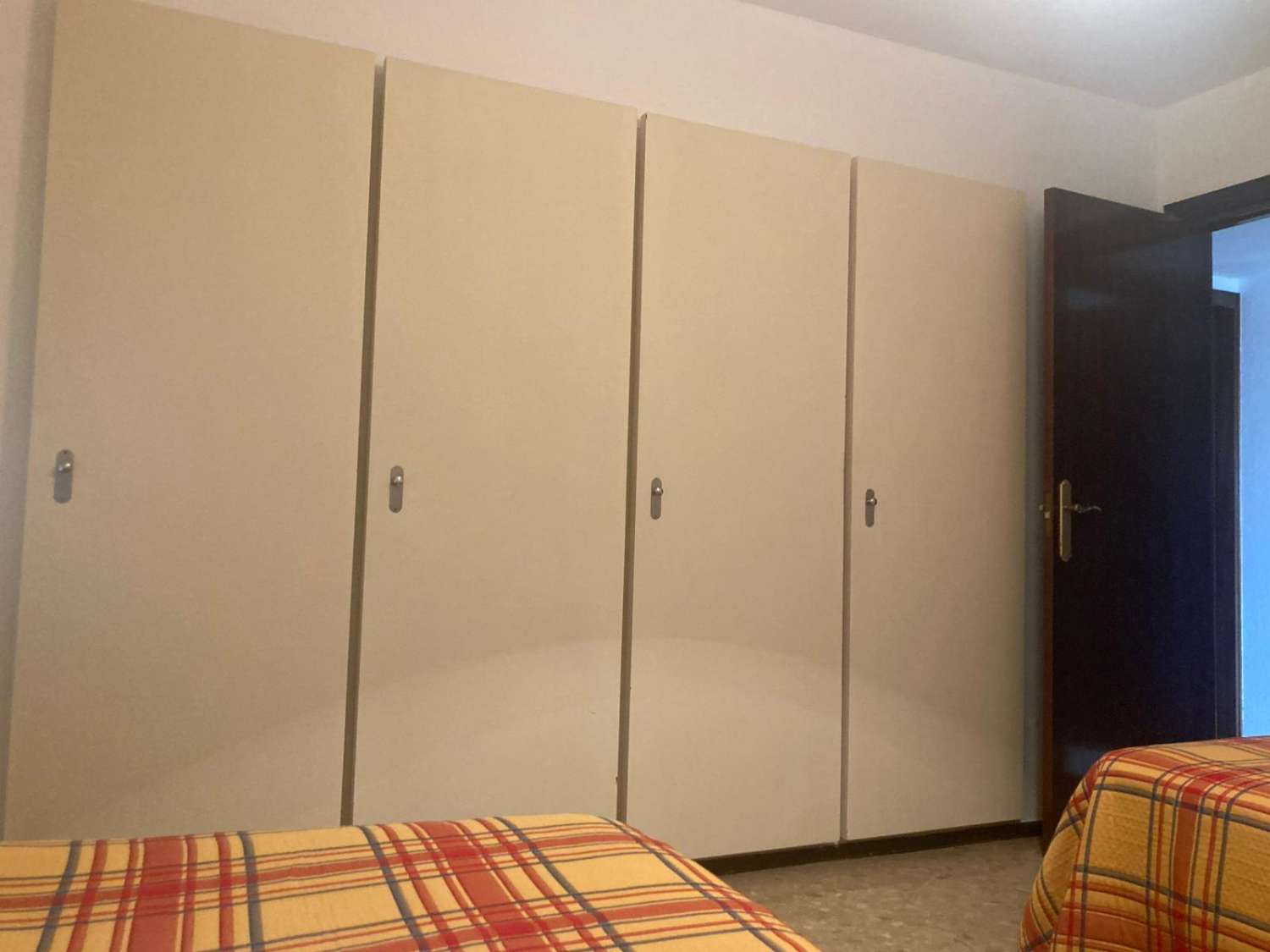 SE ALQUILA  POR  LARGA  TEMPORADA  DESDE SEPTIEMBRE 2026 BONITO APARTAMENTO  CON VISTAS AL MAR EN PLAYAMAR (TORREMOLINOS)