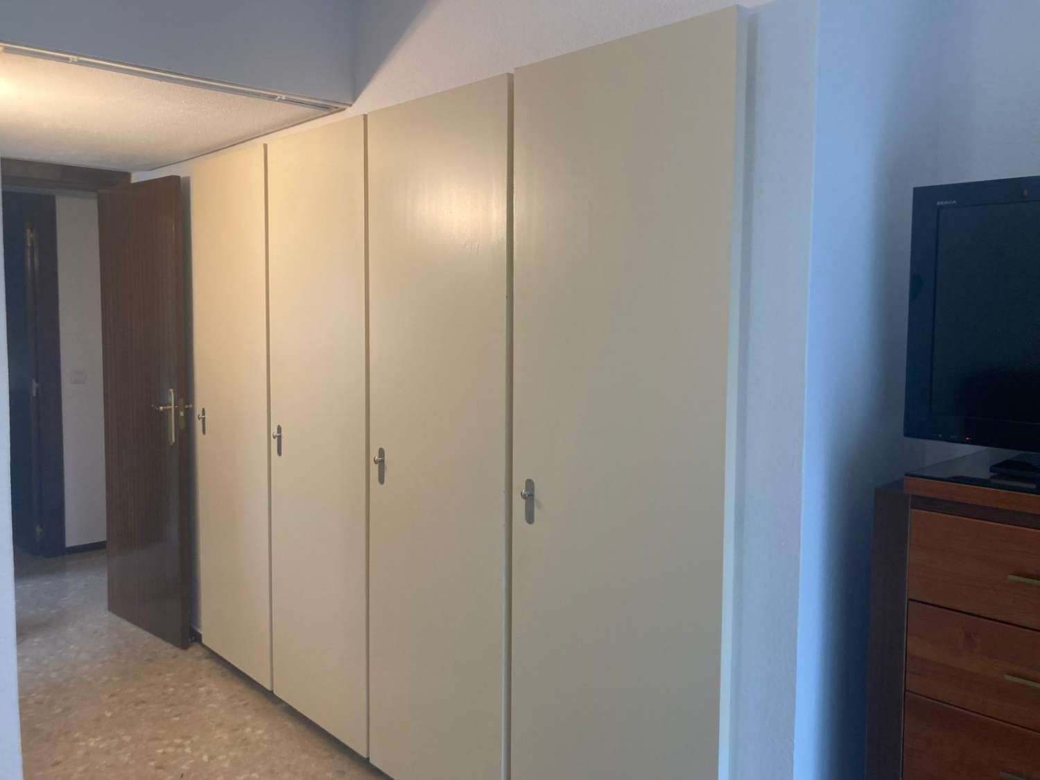 SE ALQUILA  POR  LARGA  TEMPORADA  DESDE SEPTIEMBRE 2026 BONITO APARTAMENTO  CON VISTAS AL MAR EN PLAYAMAR (TORREMOLINOS)