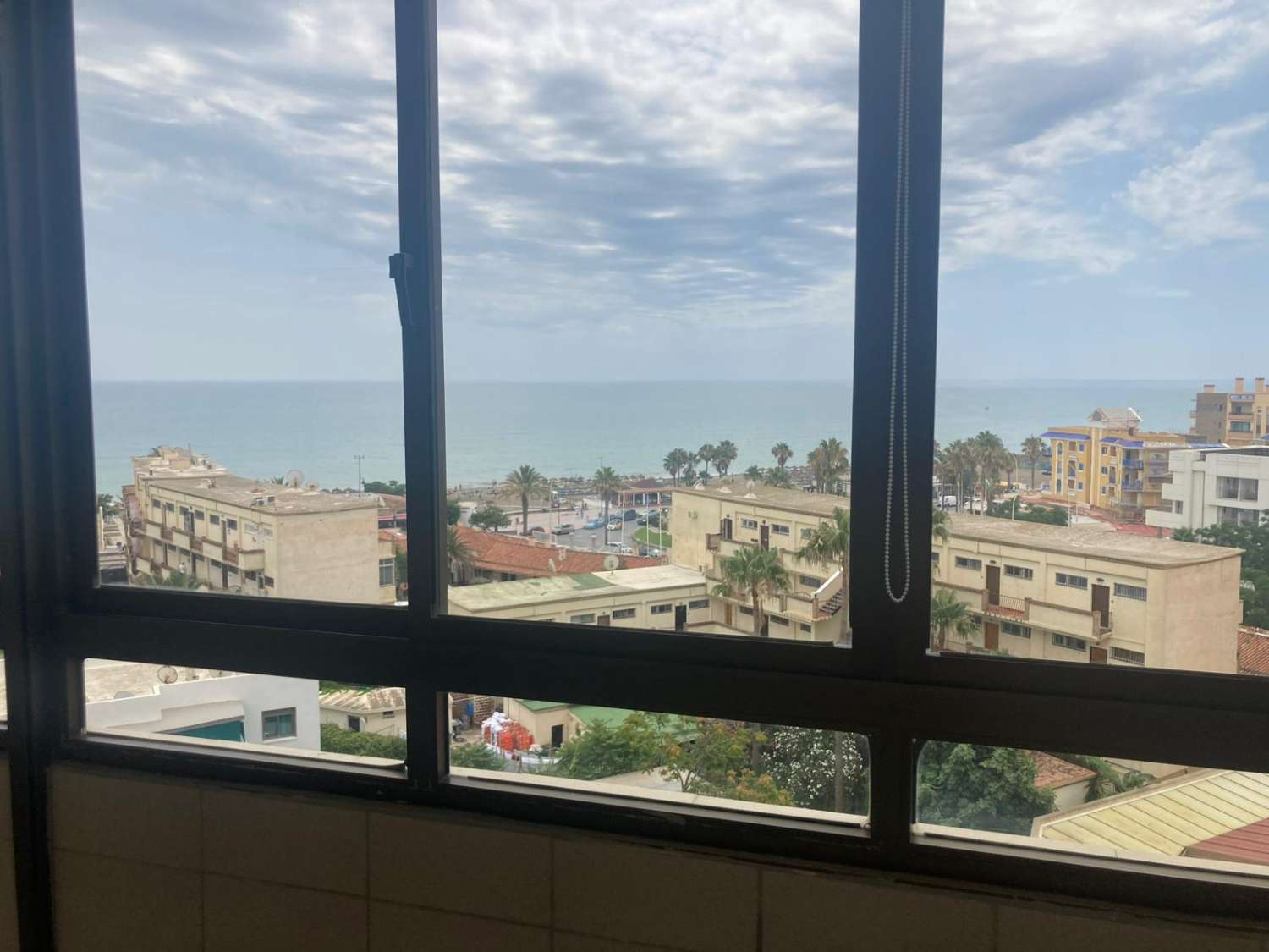 SE ALQUILA  POR  LARGA  TEMPORADA  DESDE SEPTIEMBRE 2026 BONITO APARTAMENTO  CON VISTAS AL MAR EN PLAYAMAR (TORREMOLINOS)